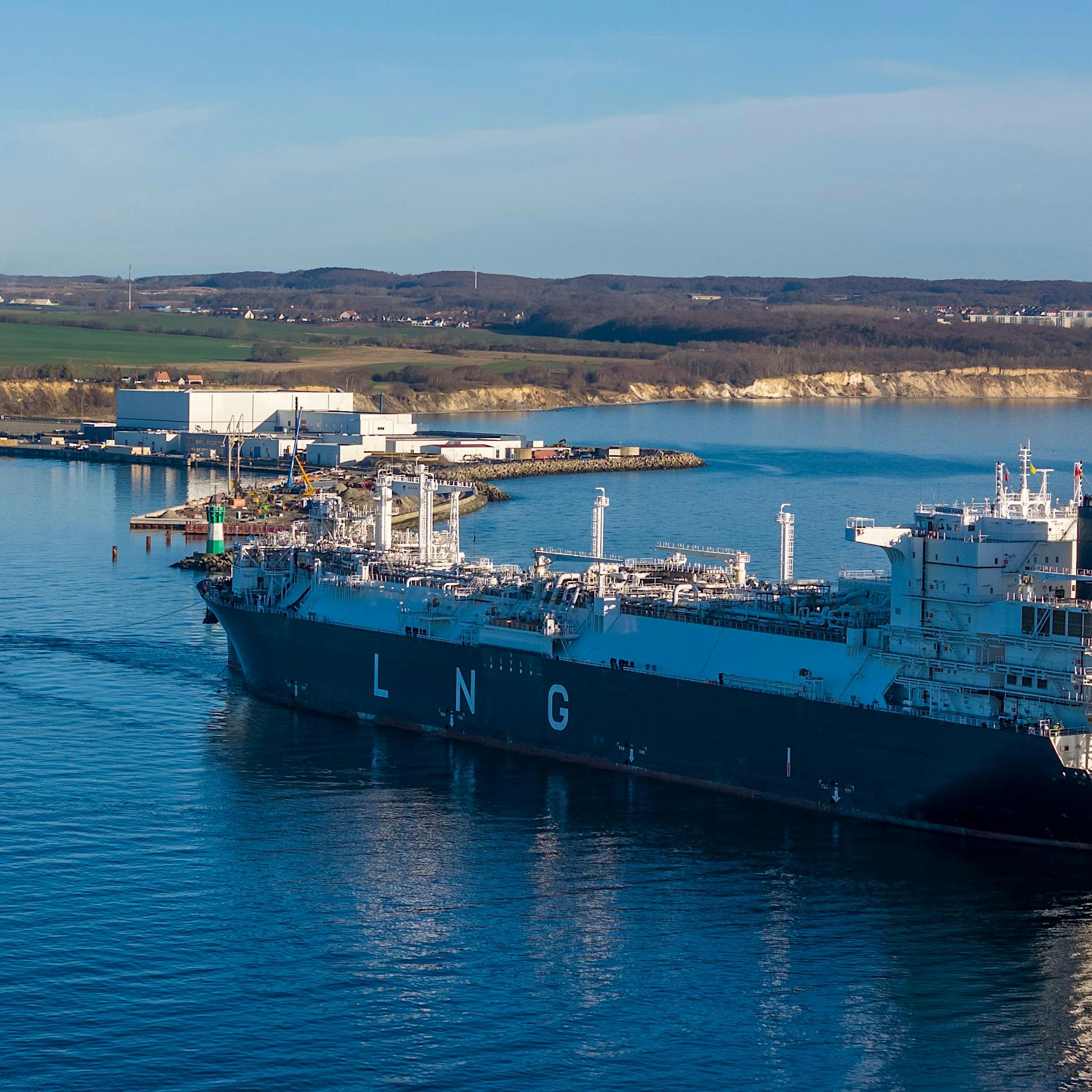 Geheimaktion „Energos Power“: Der erste LNG-Tanker hat Rügen erreicht