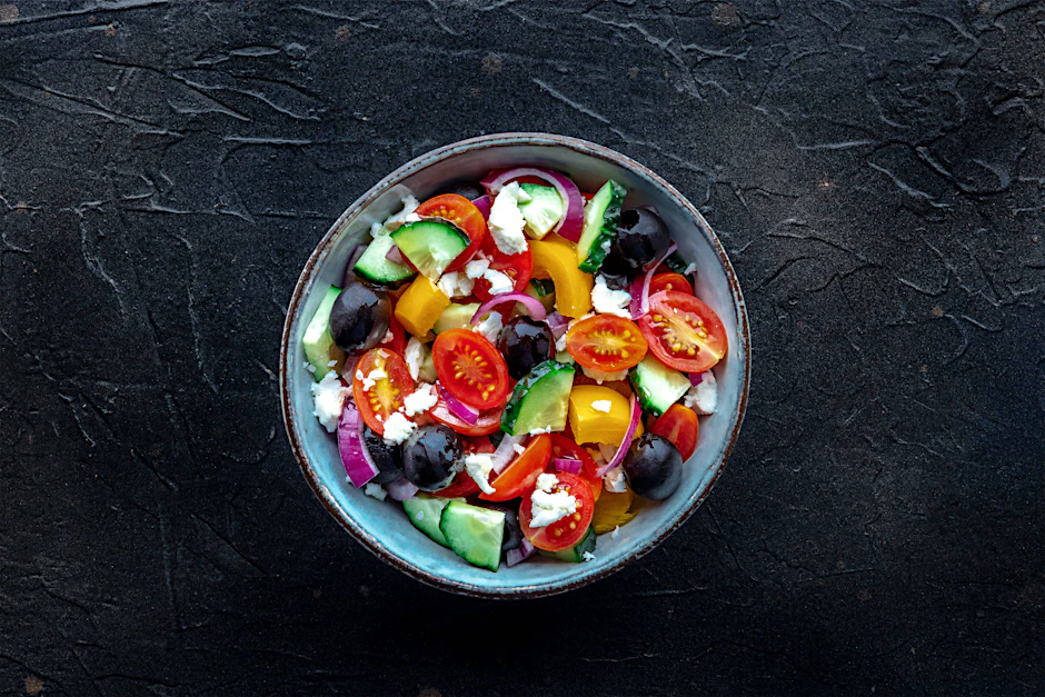 Der Gurken-Tomaten-Feta-Salat ist ein leckerer Salat für jeden Anlass.