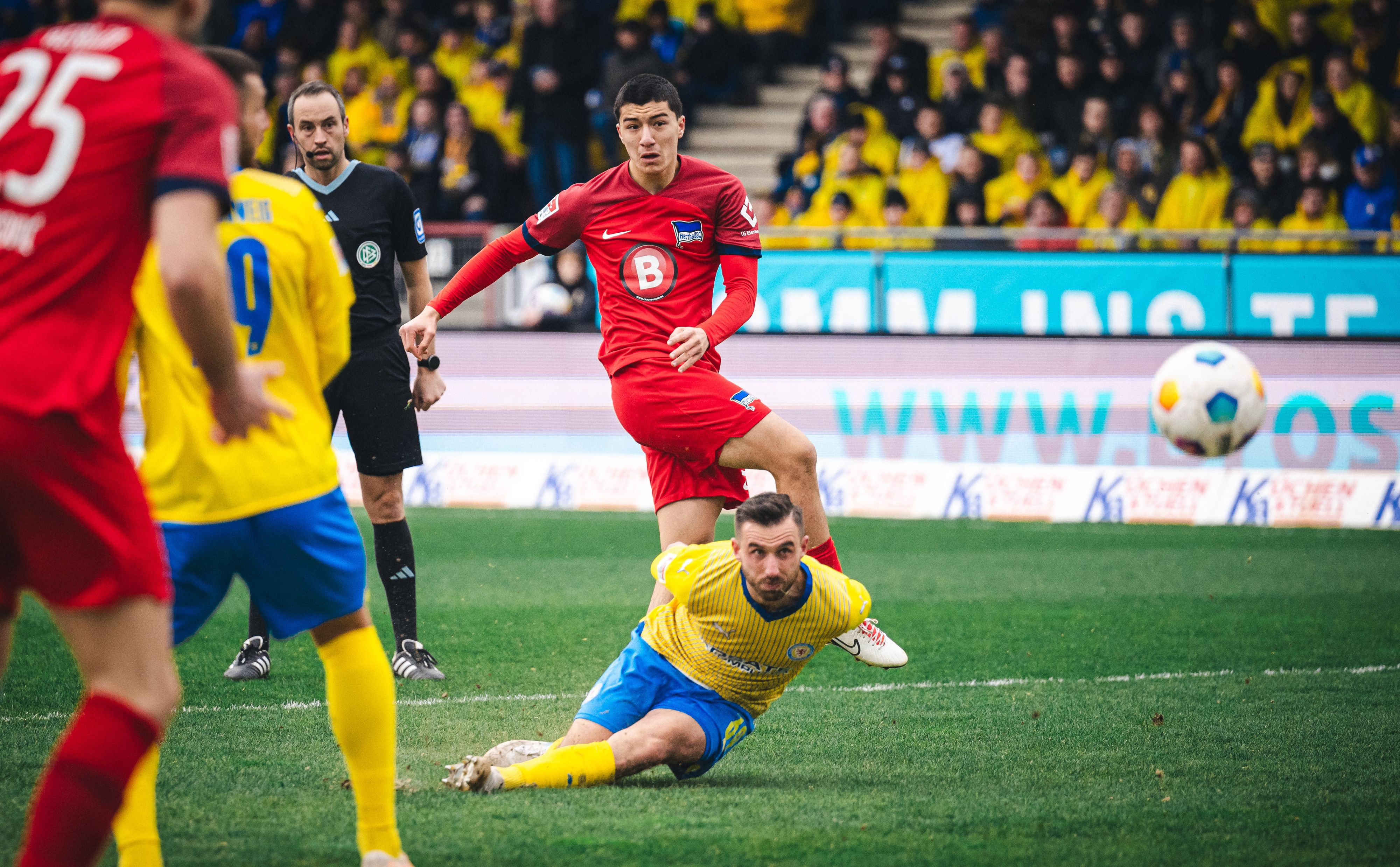 Hertha BSC 1:1 in Braunschweig: Bouchalakis mit Blackout, Maza mit Maßarbeit