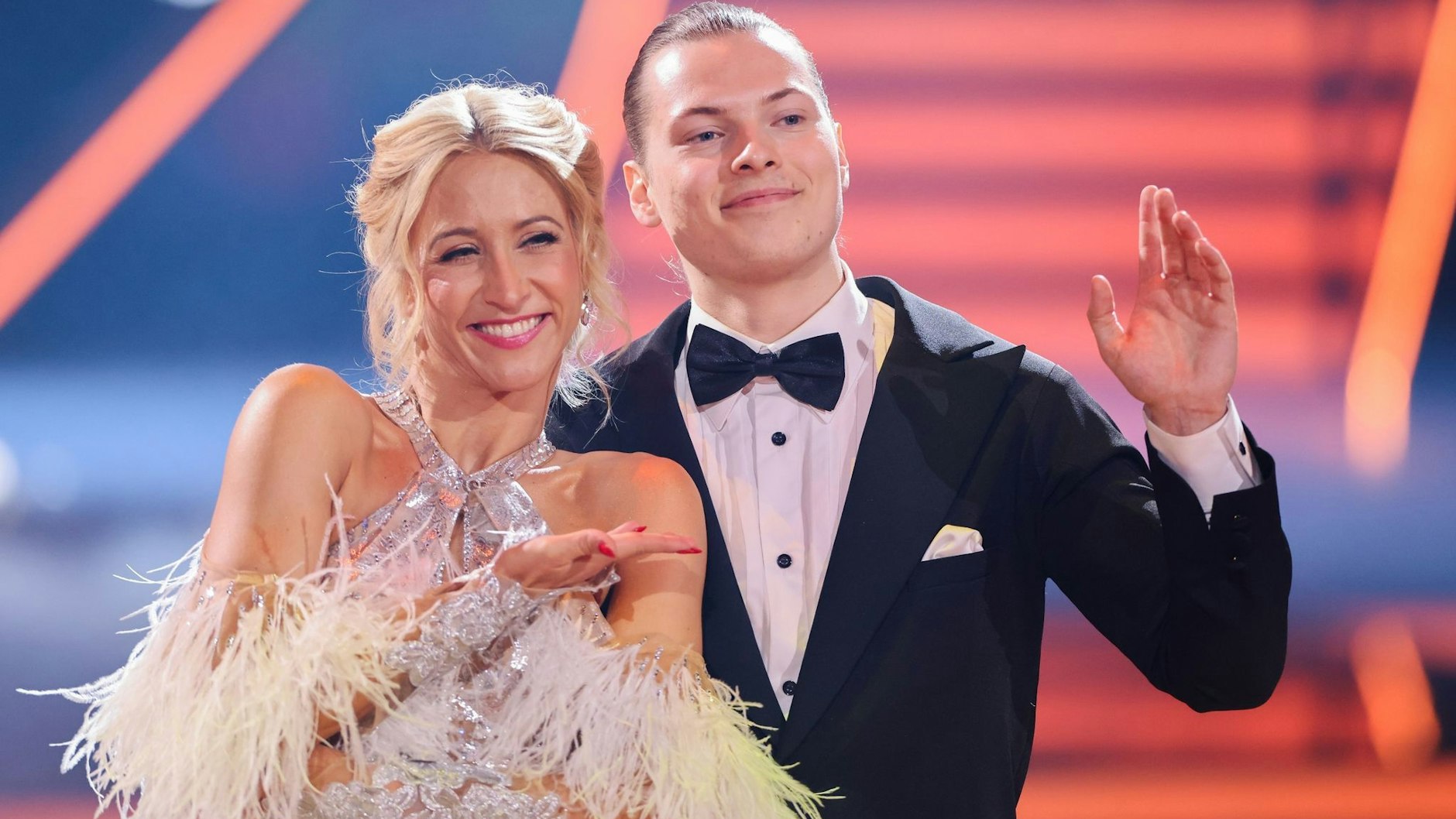 Gabriel Kelly, hier mit Profi-Tänzerin Kathrin Menzinger, hat sich bei „Let’s Dance“ in den Kreis der Favoriten getanzt. 