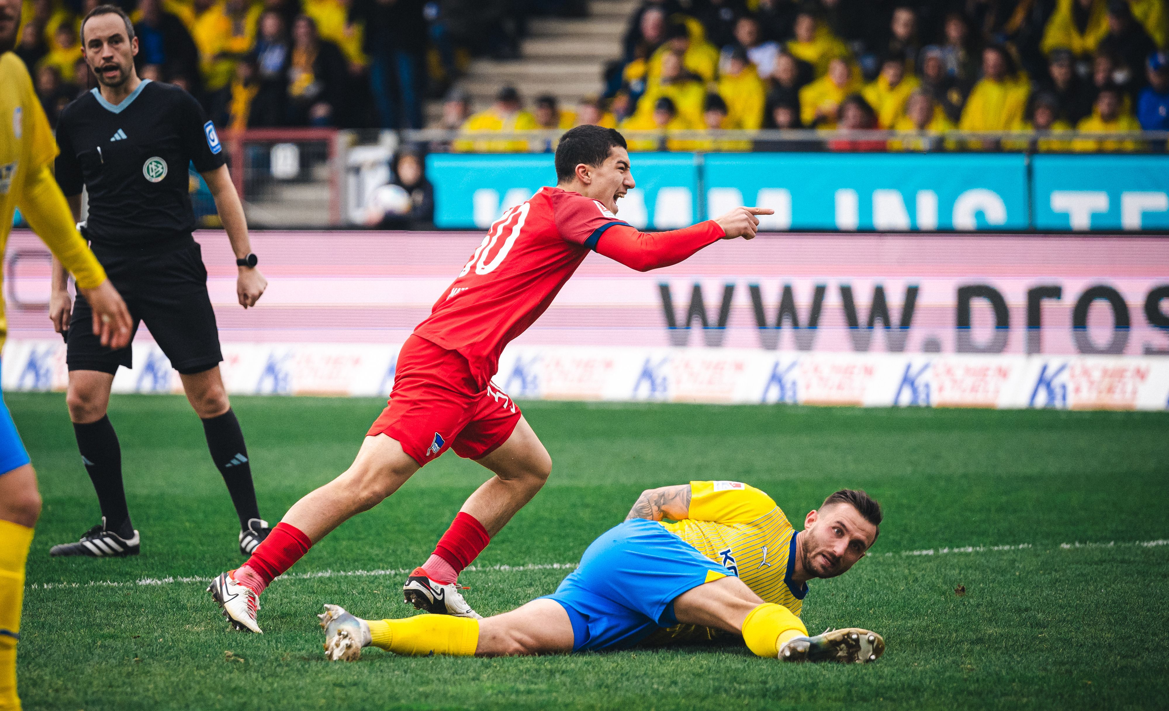 Herthas wunderschön verkehrte Welt: Alt macht Fehler, Jung bügelt aus