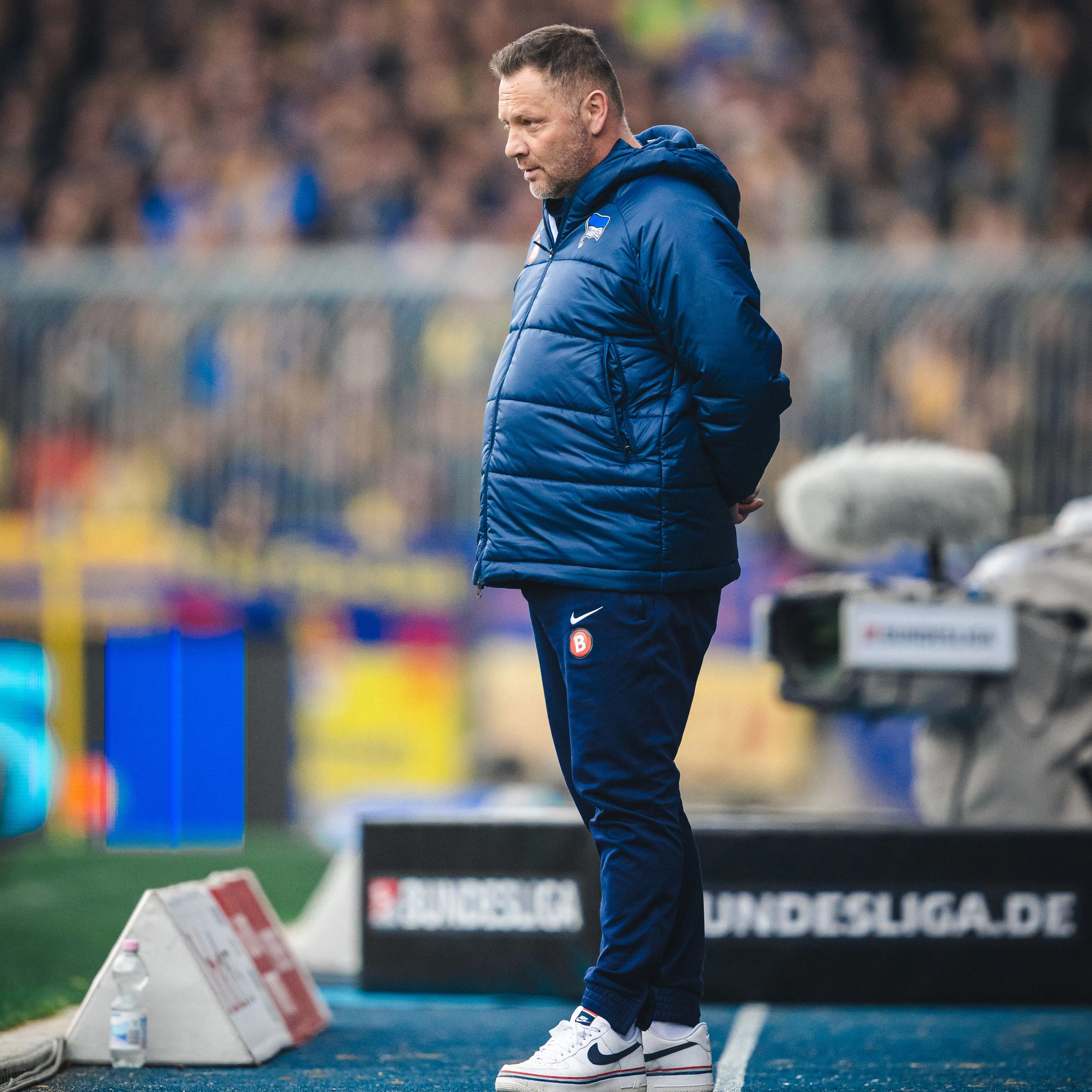 Herthas Trainer Pal Dardai schaute in der ersten Halbzeit sehr skeptisch auf seine Profis.&nbsp;