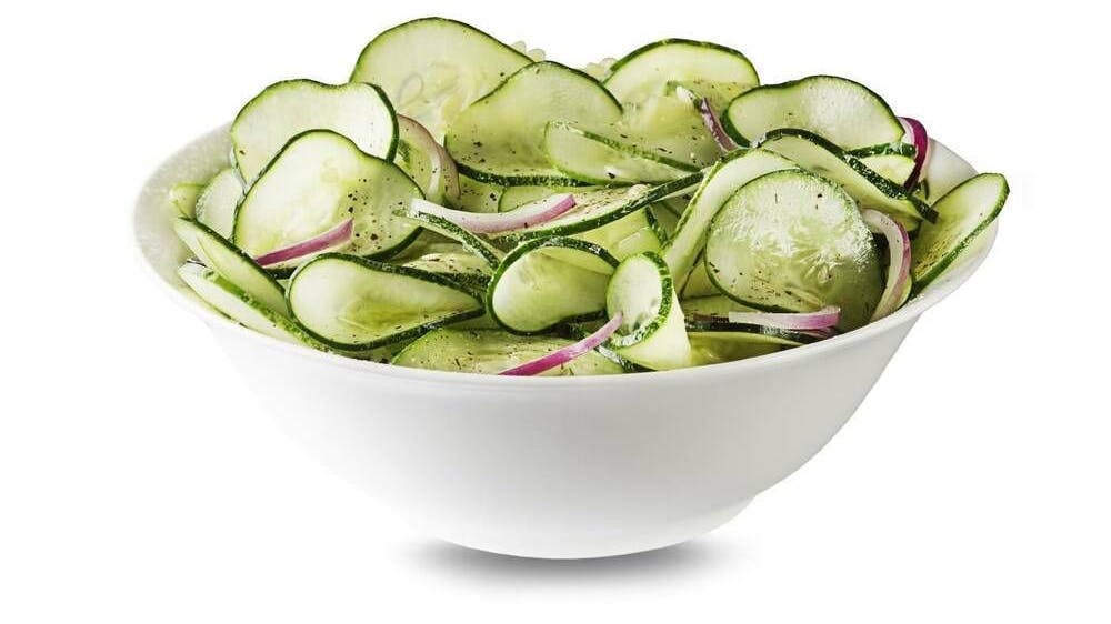 Probieren Sie das Rezept für Gurkensalat gleich mal aus.