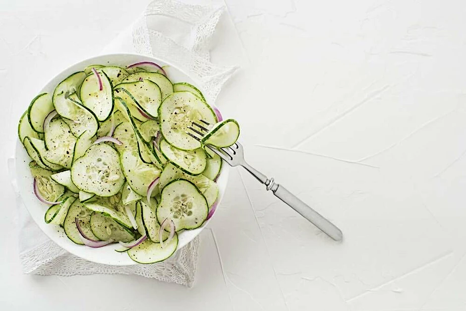 Dieses Rezept für Gurkensalat ist genial in der Diät.