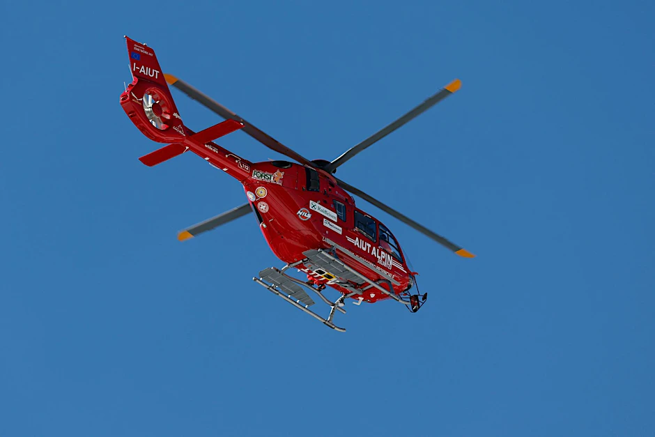 ARCHIV - Der Kanadier Liam Wallace wurde nach seinem Sturz mit einem Hubschrauber geborgen.  bild