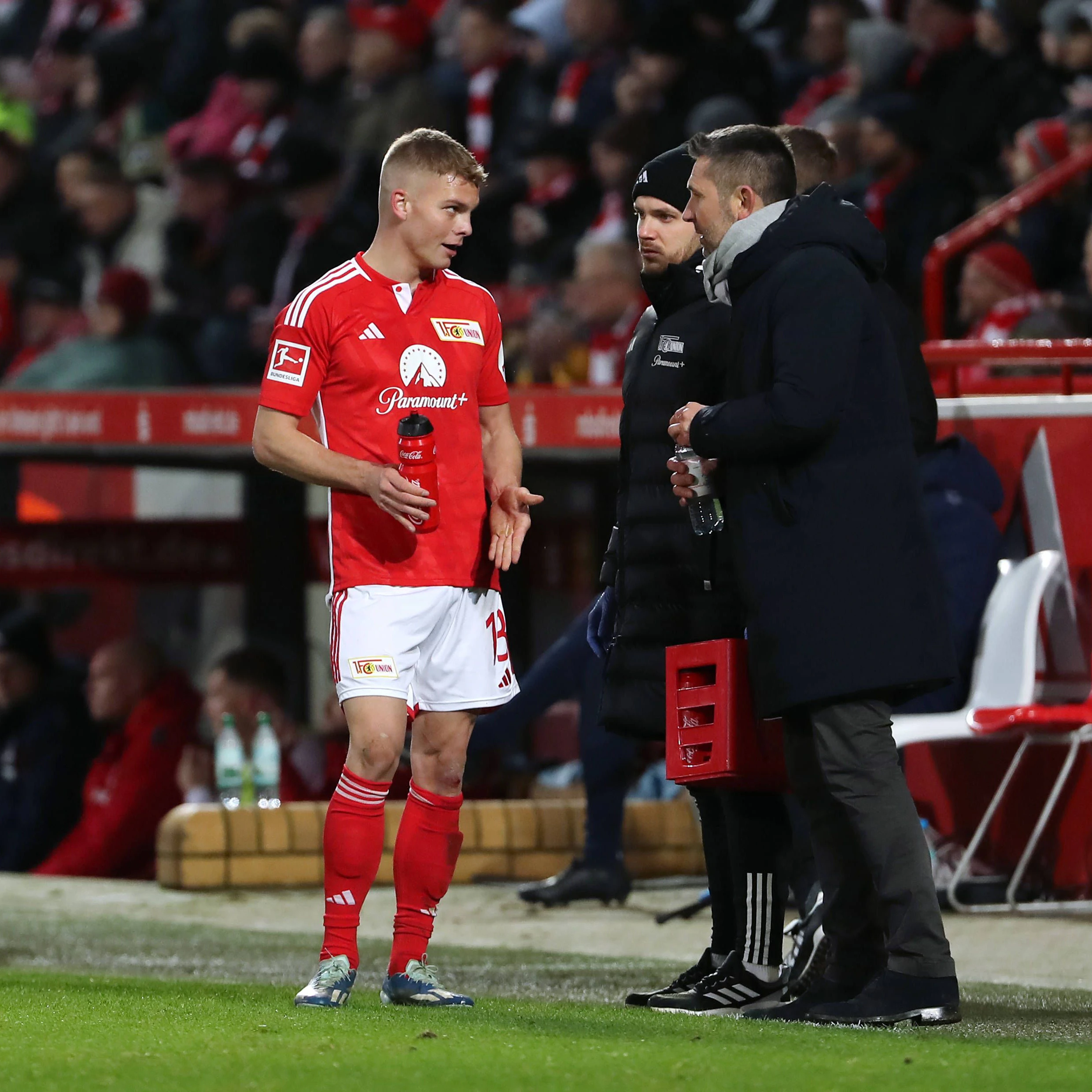 Andras Schäfer erhält von Union-Trainer Nenad Bjelica Anweisungen.