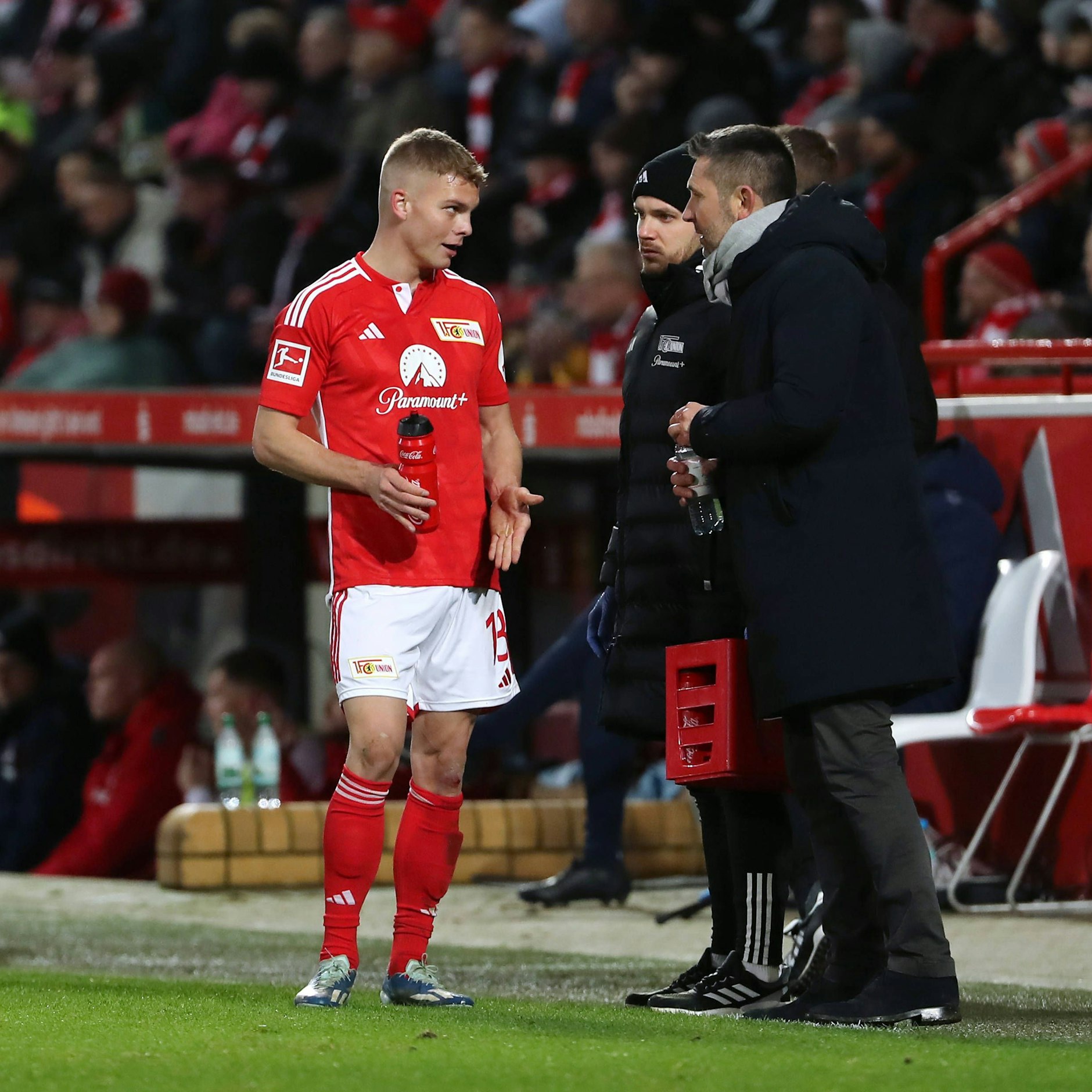 Andras Schäfer erhält von Union-Trainer Nenad Bjelica Anweisungen.