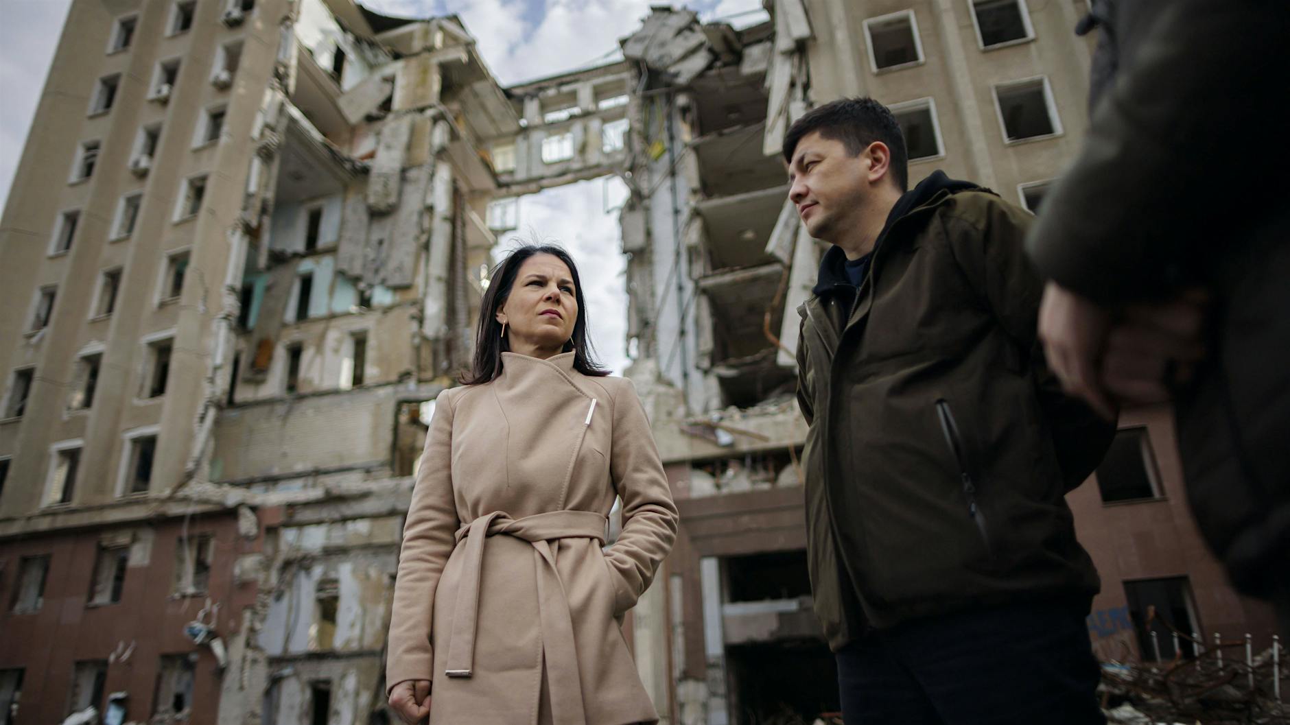 Russen jagen Annalena Baerbock in Ukraine mit Drohne