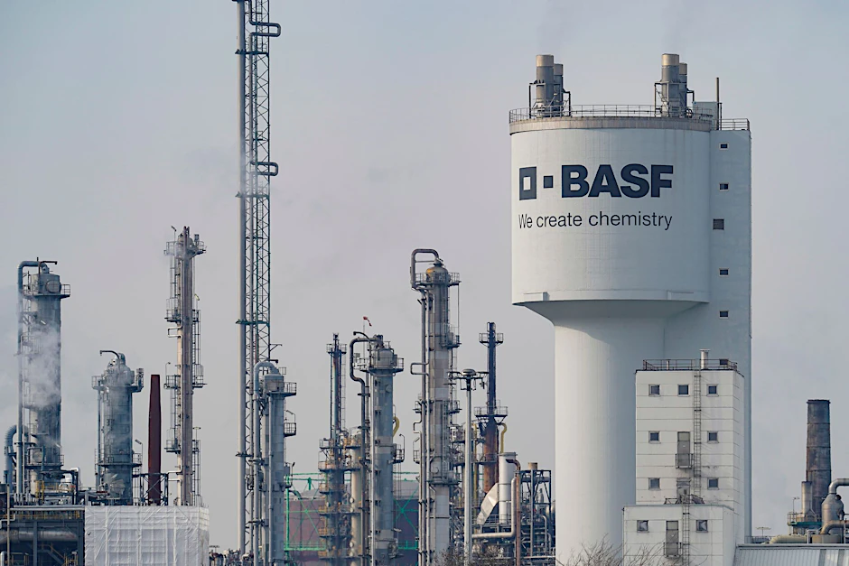 ARCHIV - Die Führung des Chemiekonzerns BASF hatte bereits 2022 ein Sparprogramm angekündigt.  