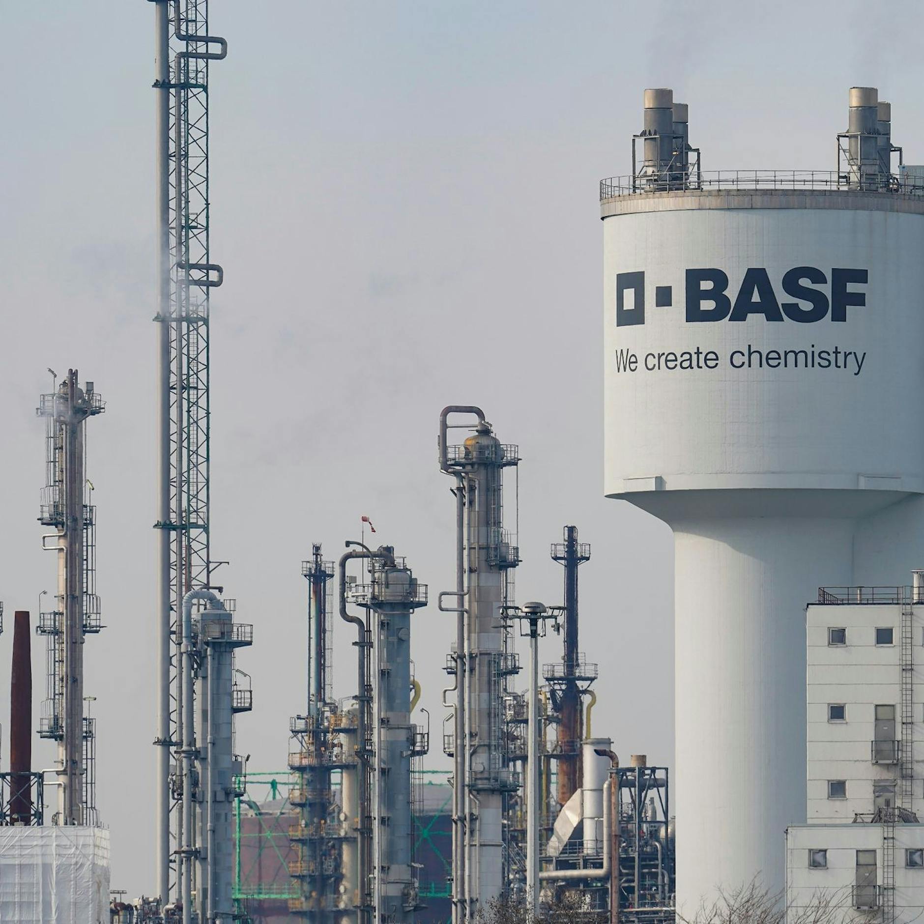 Image - BASF kündigt weiteren Stellenabbau und Sparprogramm an