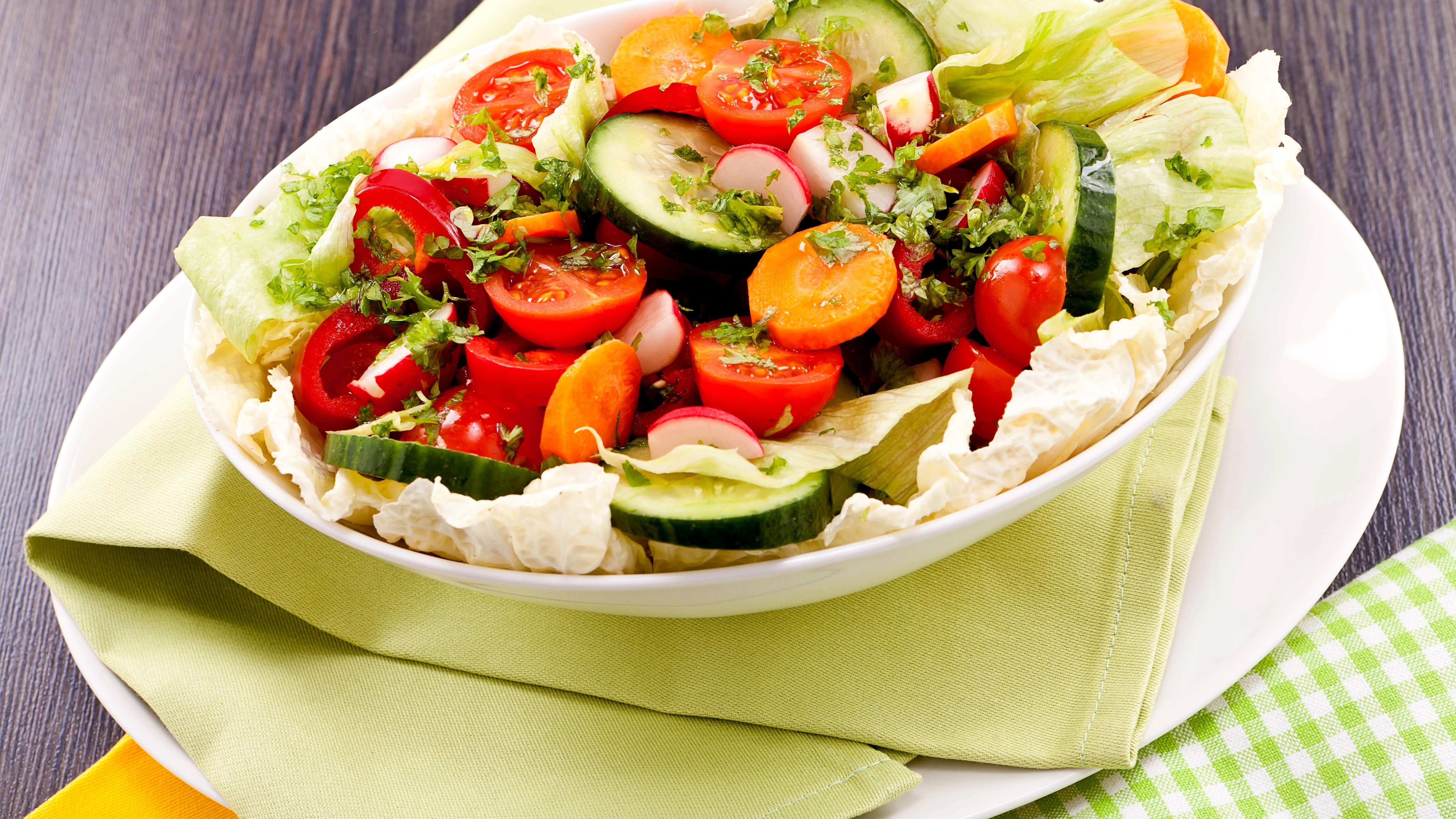 Das Rezept für Fettverbrenner-Salat ist einfach, aber super lecker und gesund.