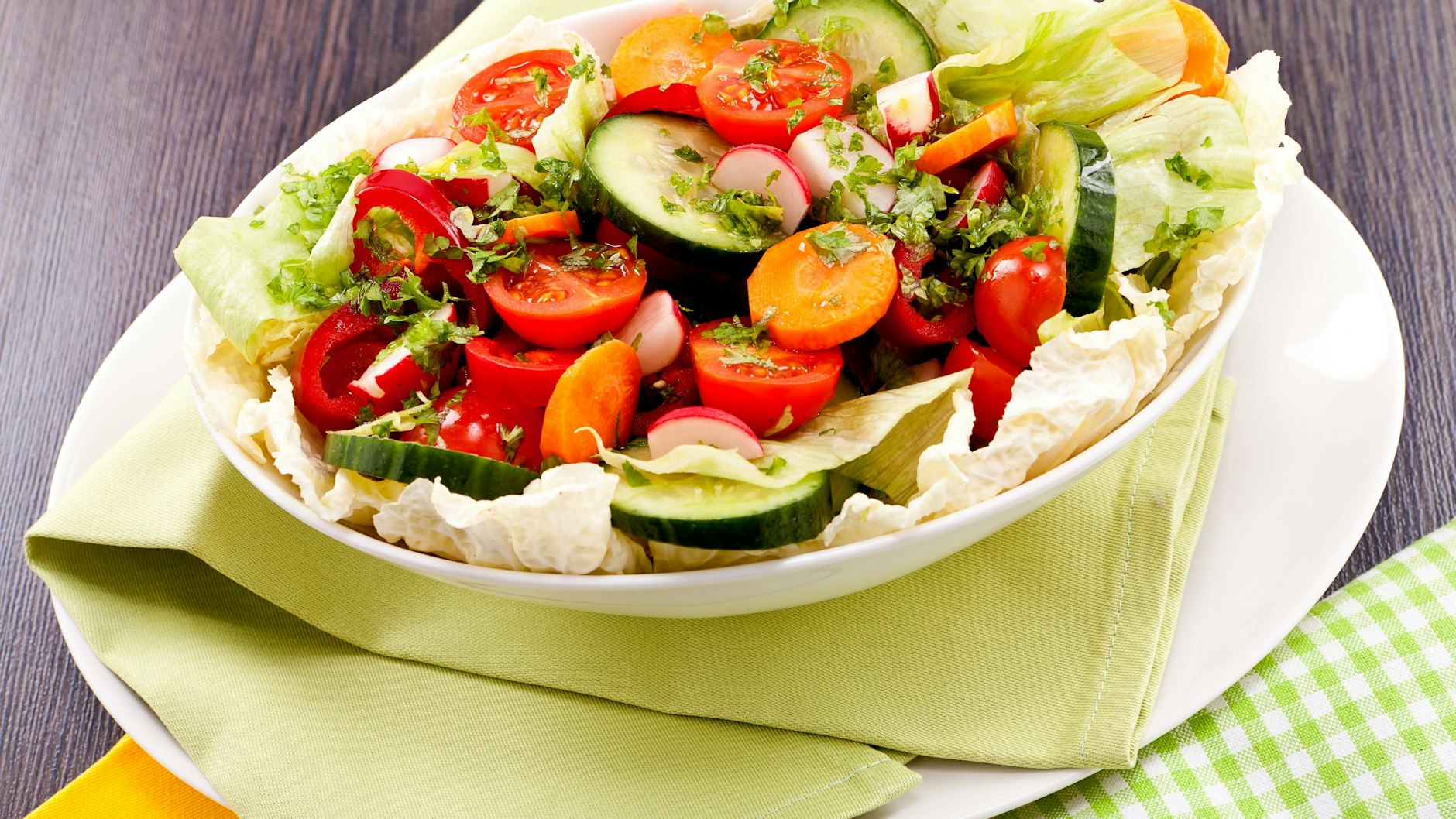 Das Rezept für Fettverbrenner-Salat ist einfach, aber super lecker und gesund.
