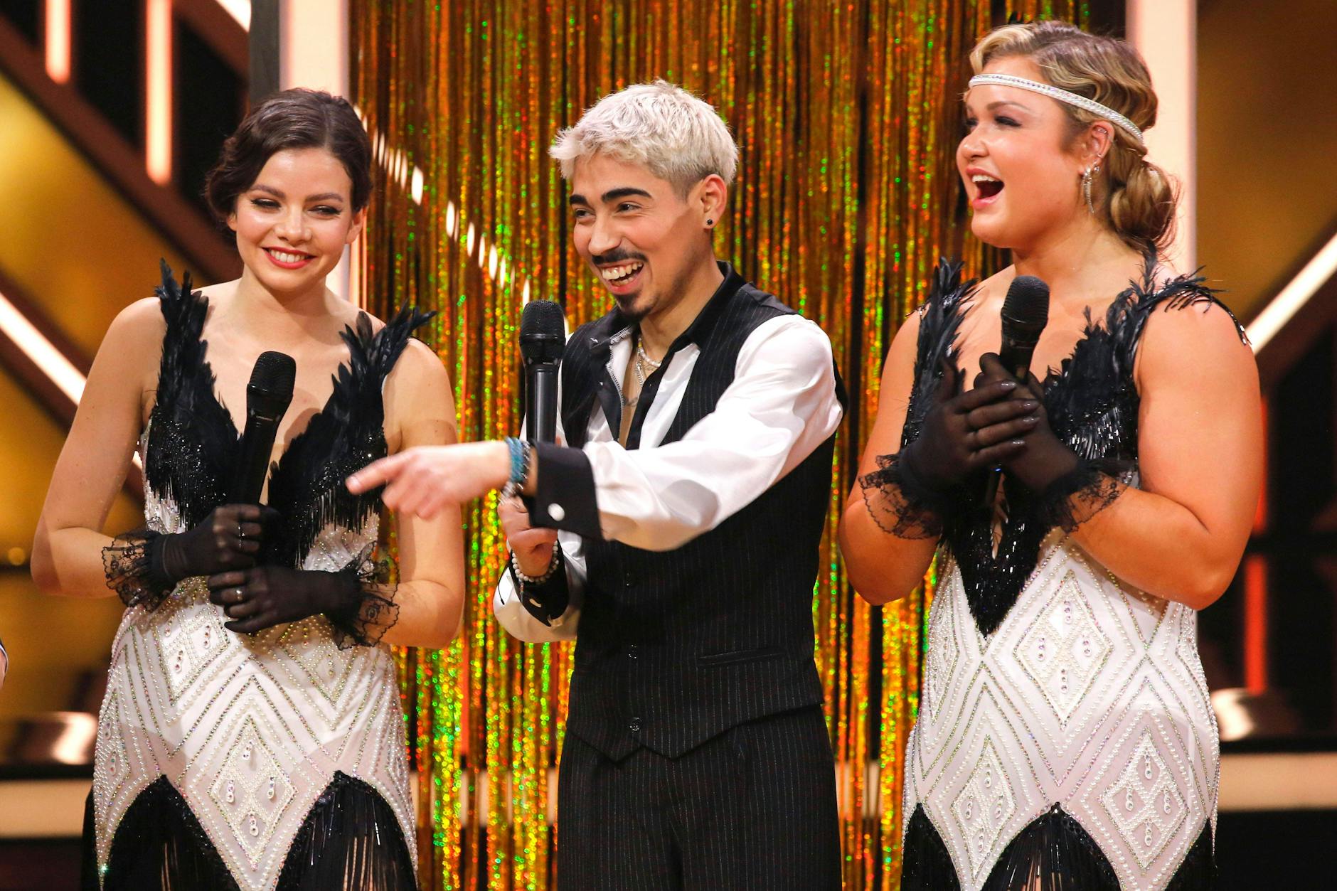 „Let’s Dance“-Star Tony Bauer (M.) hat eine schwere Krankheit, will mit seiner Teilnahme an der Show aber Mut machen.