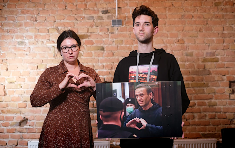 Ein Herz für den friedlichen Protest: Olga Galkina und Ivan Shishkin im russischen Zentrum „Reforum Space“ in Kreuzberg