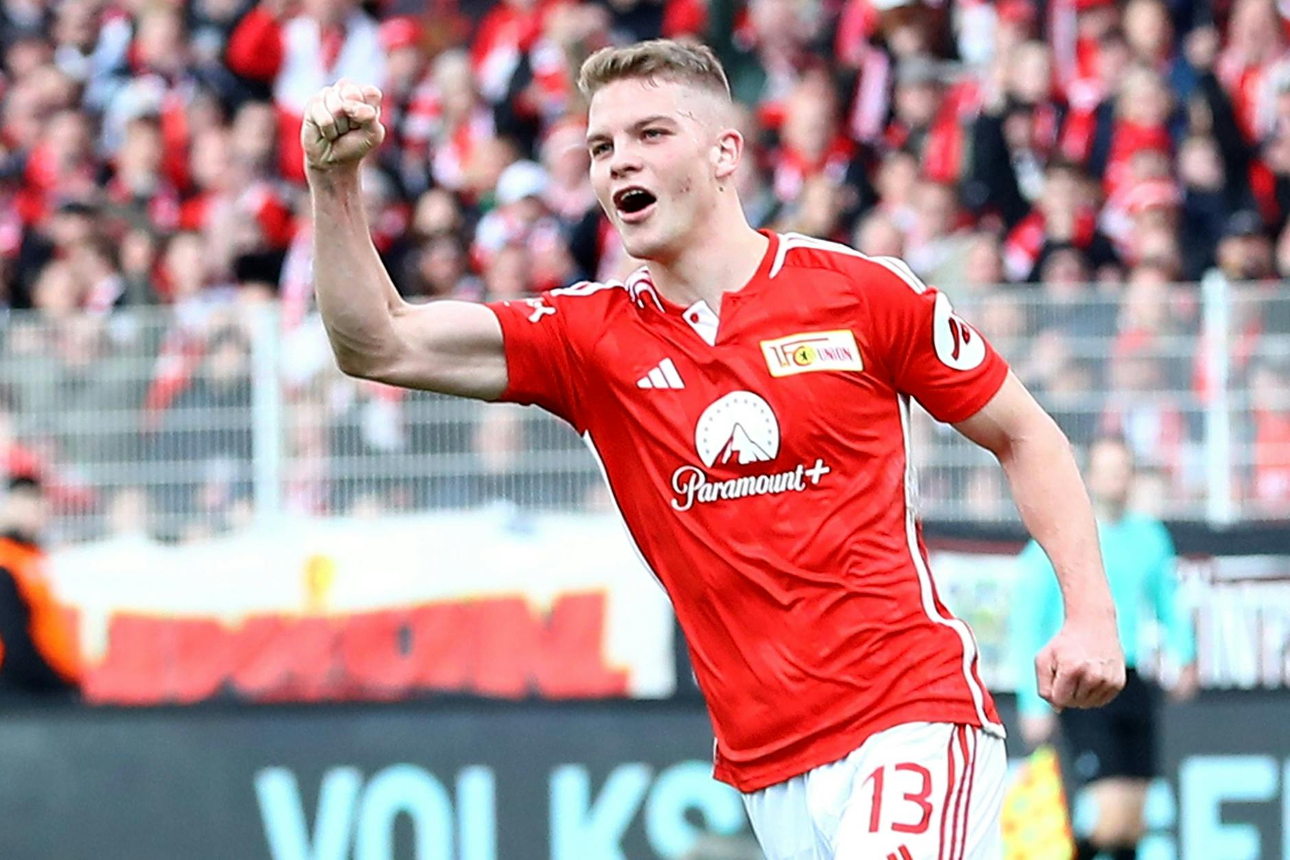 Jubeln mit der Siegerfaust. Andras Schäfer spielt nicht nur wieder für den 1. FC Union. Er trifft auch für die Eisernen.