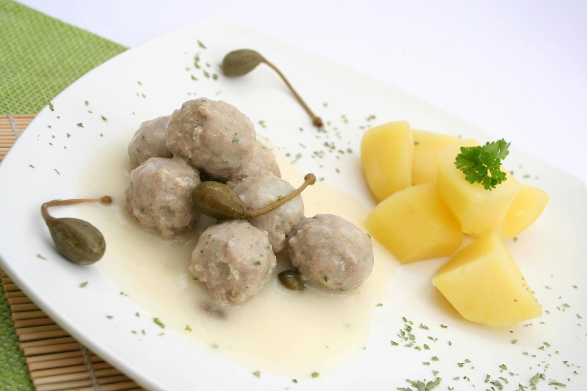 Dieses geniale Rezept für Königsberger Klopse sollten Sie unbedingt probieren.