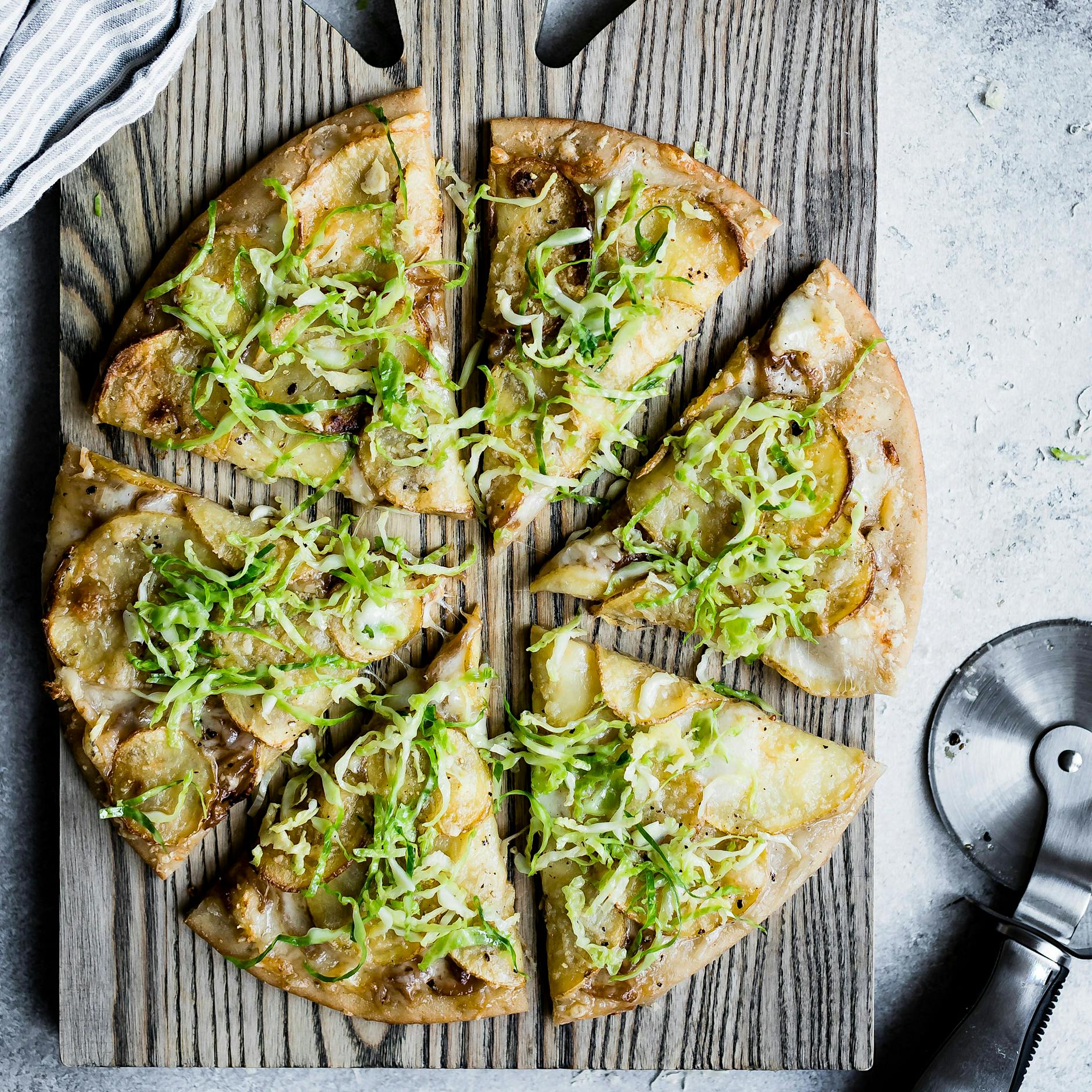 Kartoffel-Rosenkohl-Pizza: Rezept für leckeren und gesunden Backspaß