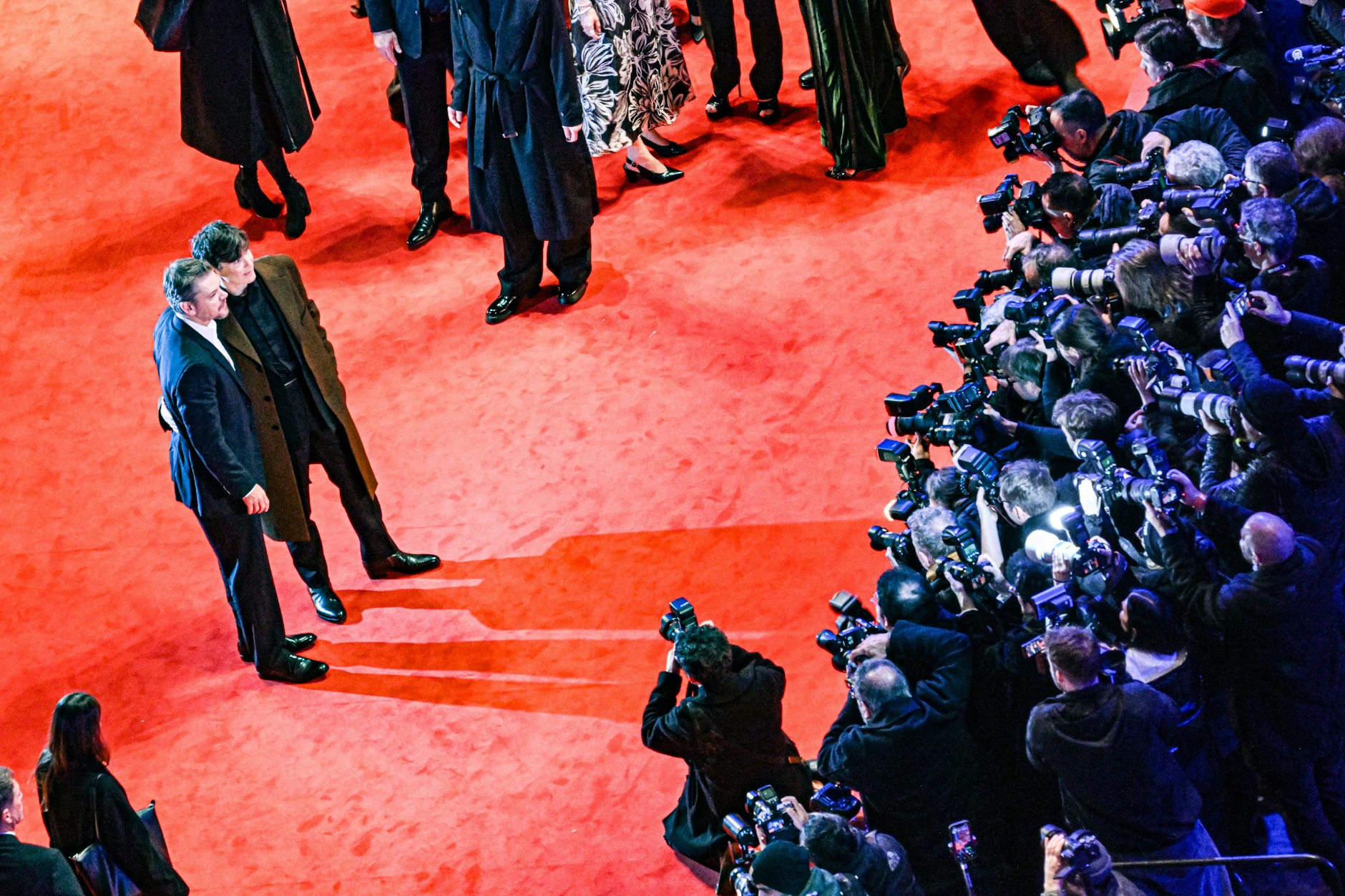 Matt Damon und Cillian Murphy auf dem roten Teppich bei der Eröffnung der Berlinale.