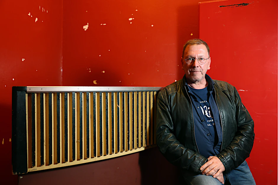 Der Intendant der Berliner Volksbühne ist völlig unerwartet gestorben.