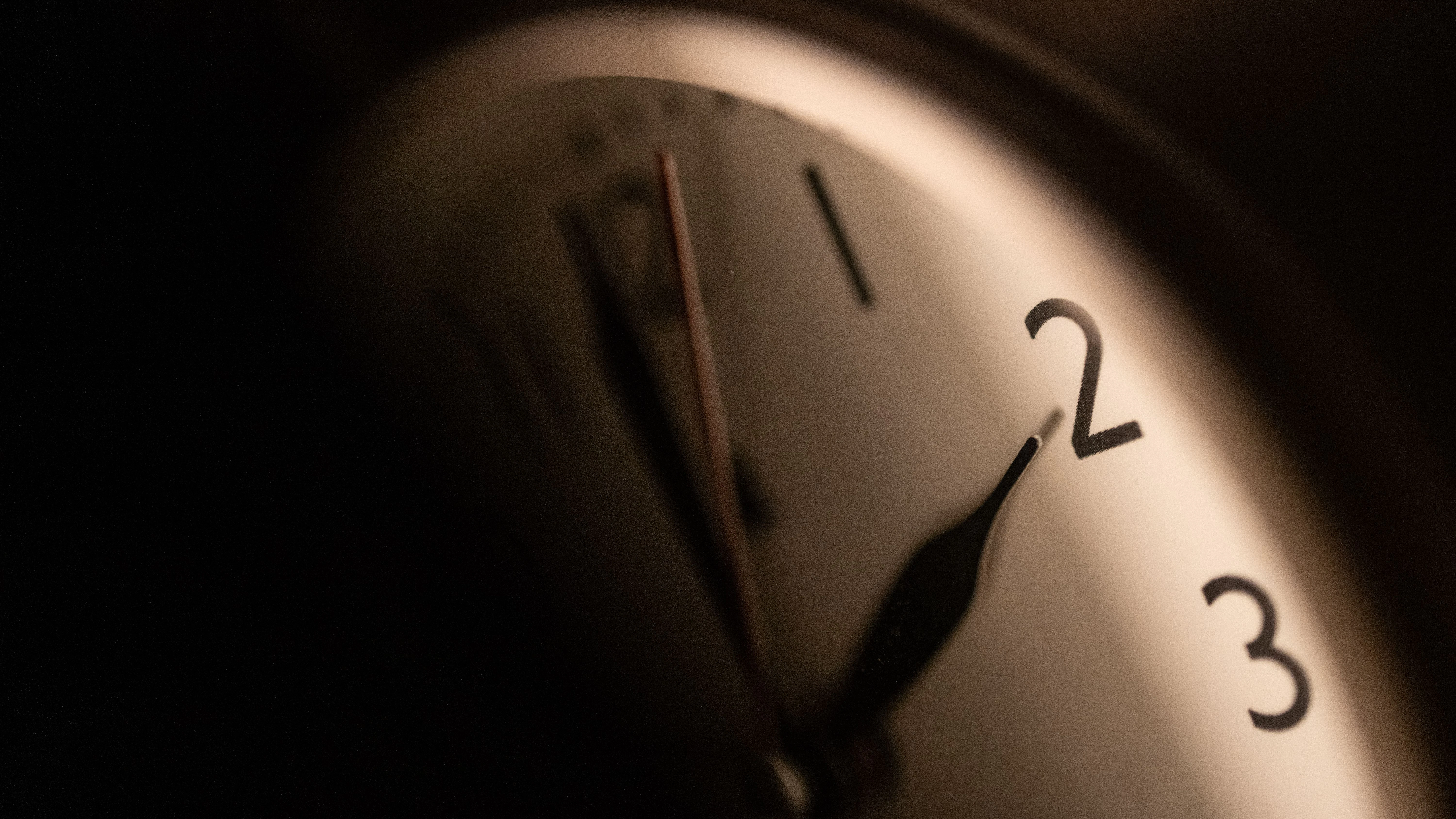 Am Wochenende wird die Zeit auf Sommerzeit umgestellt – wir verlieren dadurch eine Stunde.