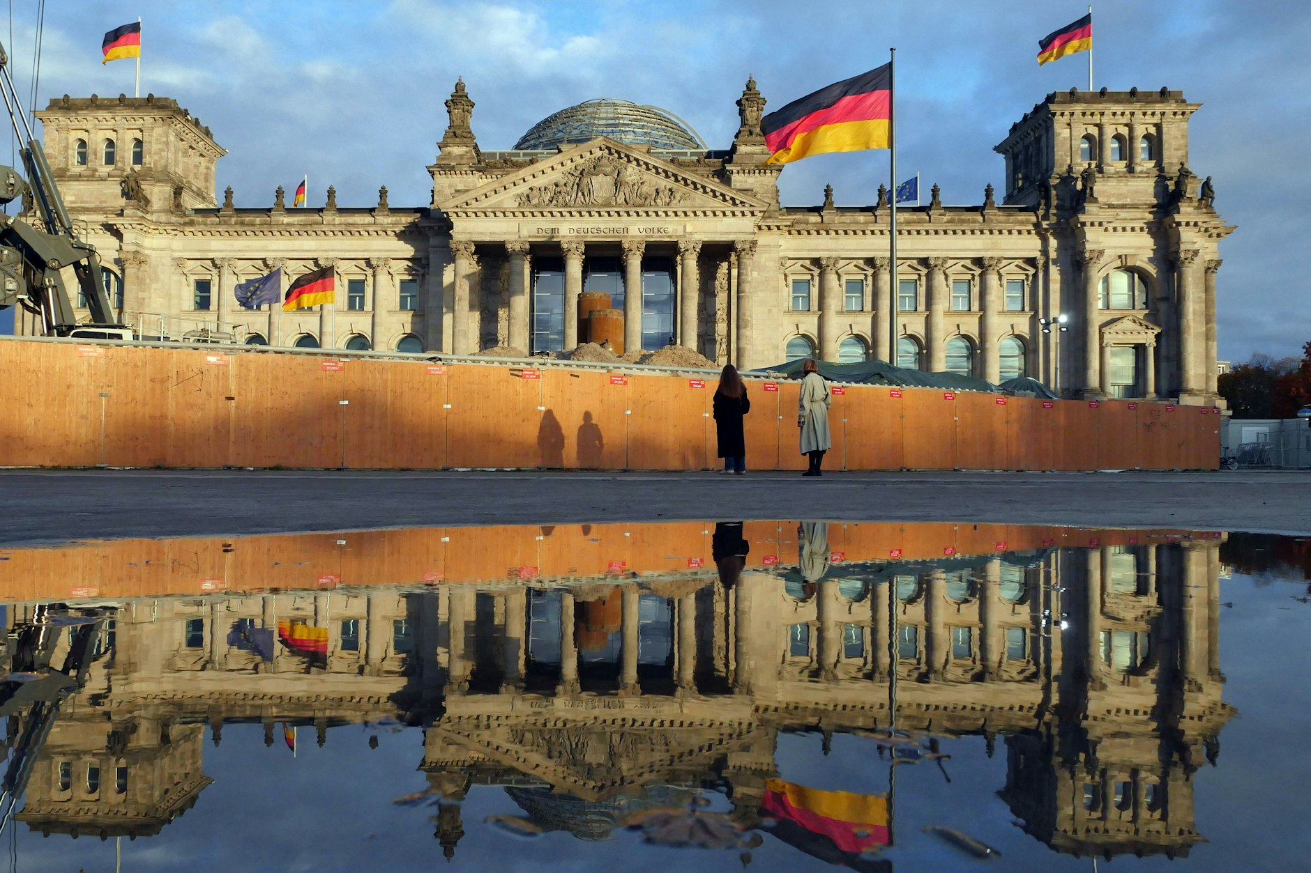 Was sagt es über den Zustand einer Republik aus, wenn sie versucht, ihr Parlament mit Gräben vor bewaffneten Angriffen zu schützen?