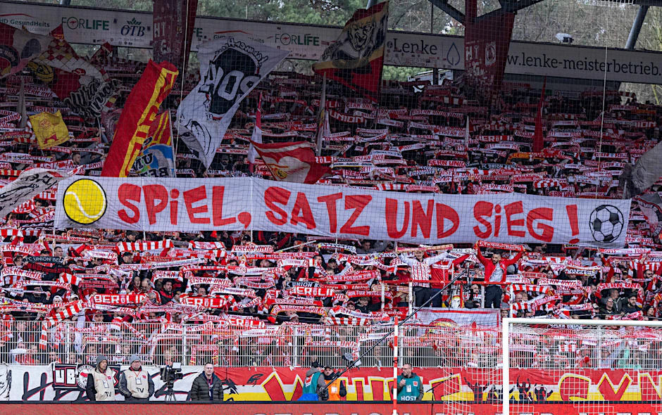 Die Fans des 1. FC Union Berlin feierten den Erfolg im Kampf gegen den Investoren-Einstieg.
