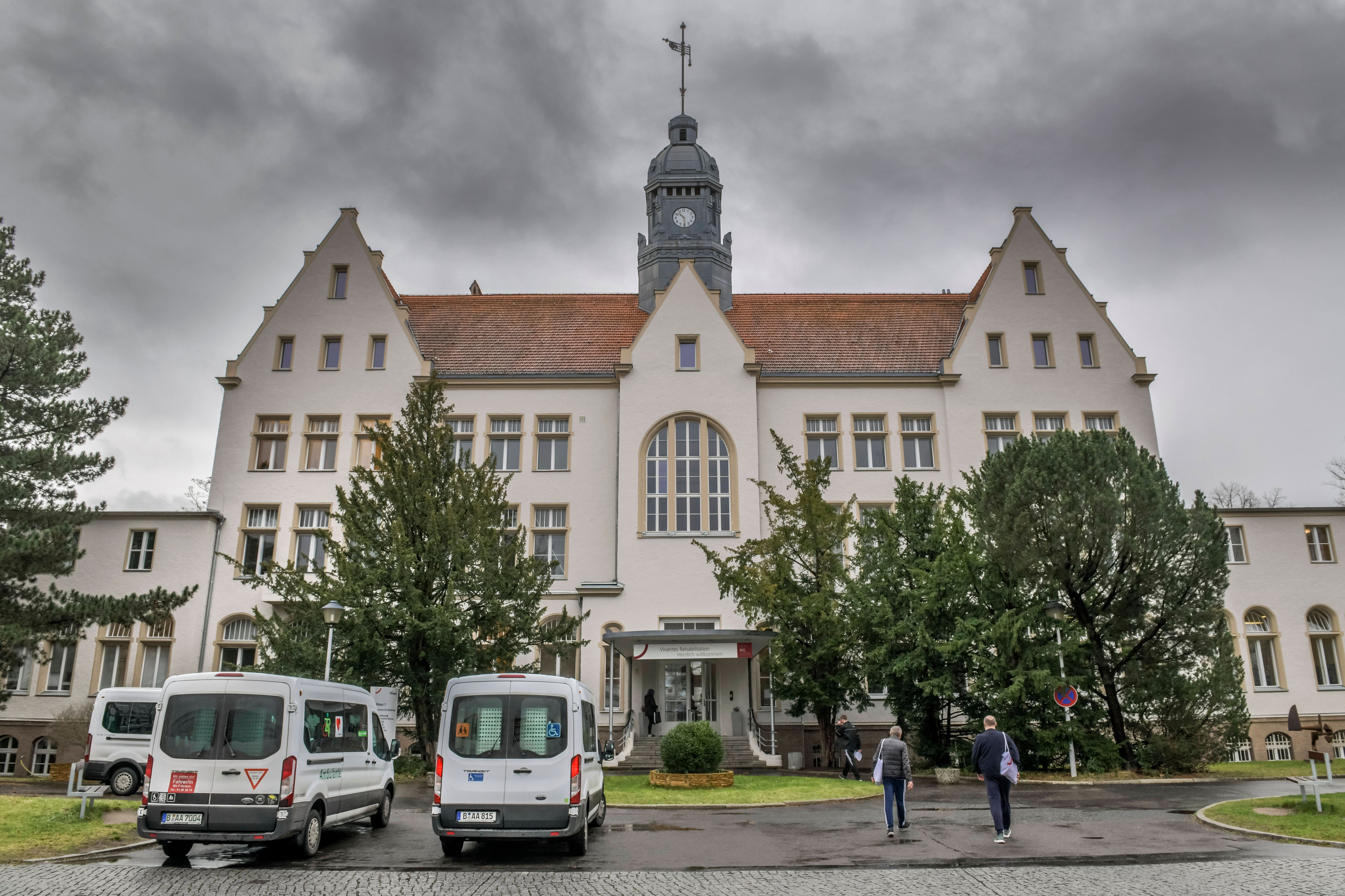 In Berliner Klinik: Mann (62) belästigt 85-jährigen Patienten sexuell und versucht, ihn zu töten