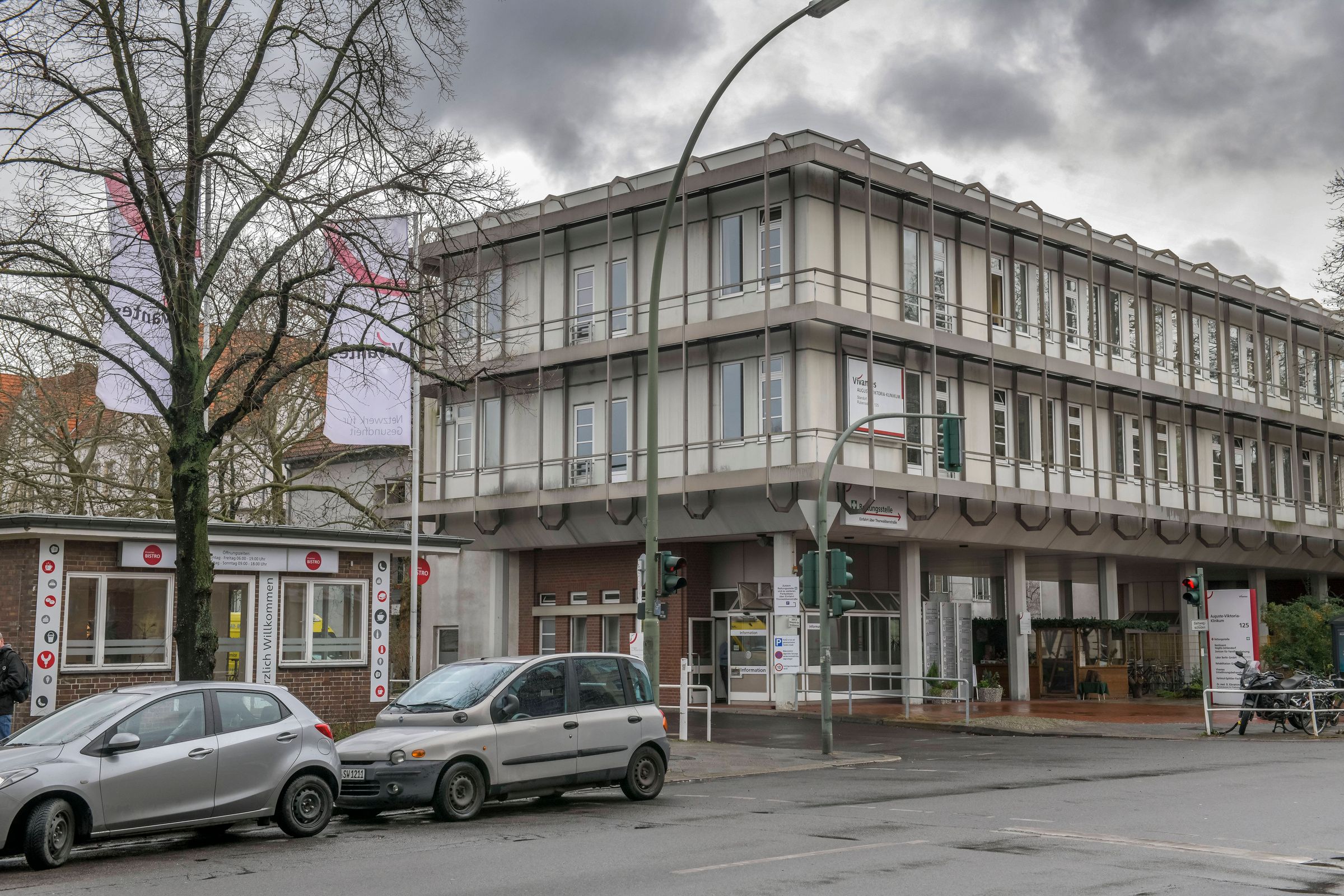 Missbrauchsvorwurf in Berliner Klinik: Angeklagter soll Urologie-Patient betatscht und gewürgt haben