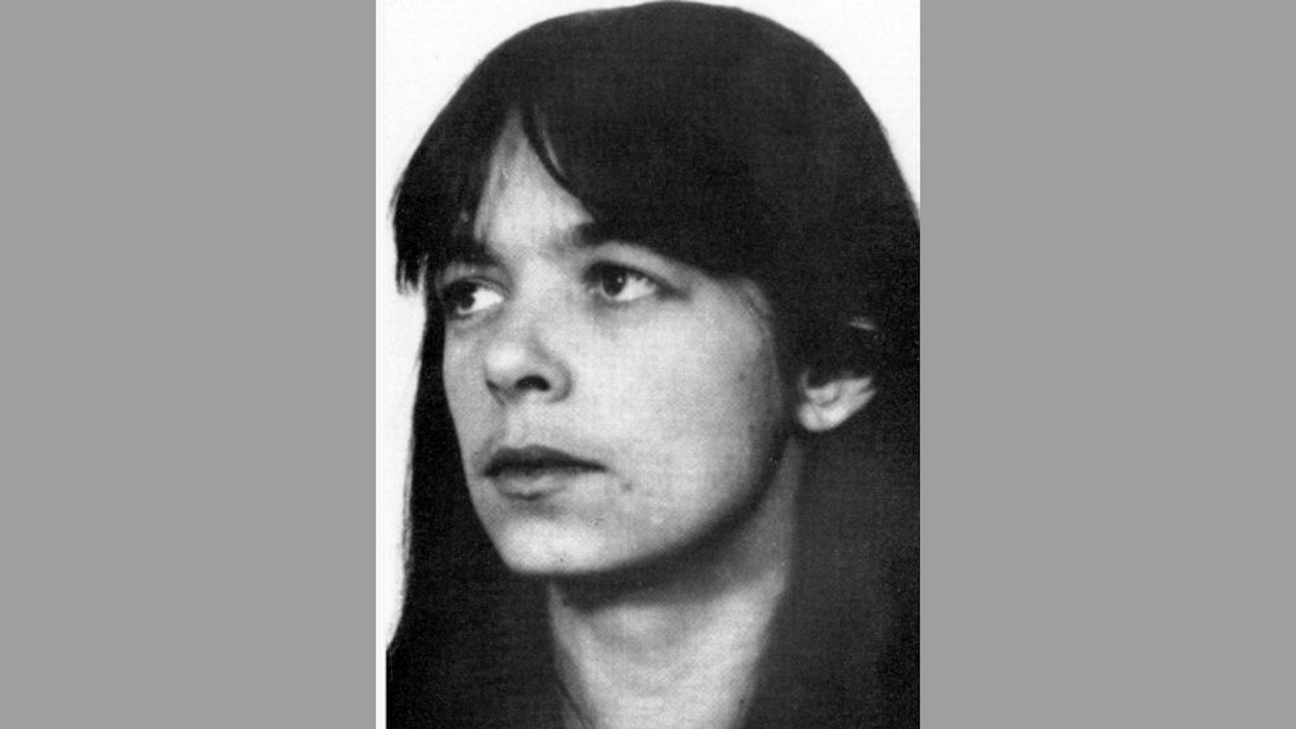 Daniela Klette, hier auf einem mehr als 30 Jahre alten Fahndungsfoto, wurde in Berlin festgenommen. Sie stand mit dem Hinweis „gefährlich“ oben auf der Liste der meistgesuchten Menschen Europas.