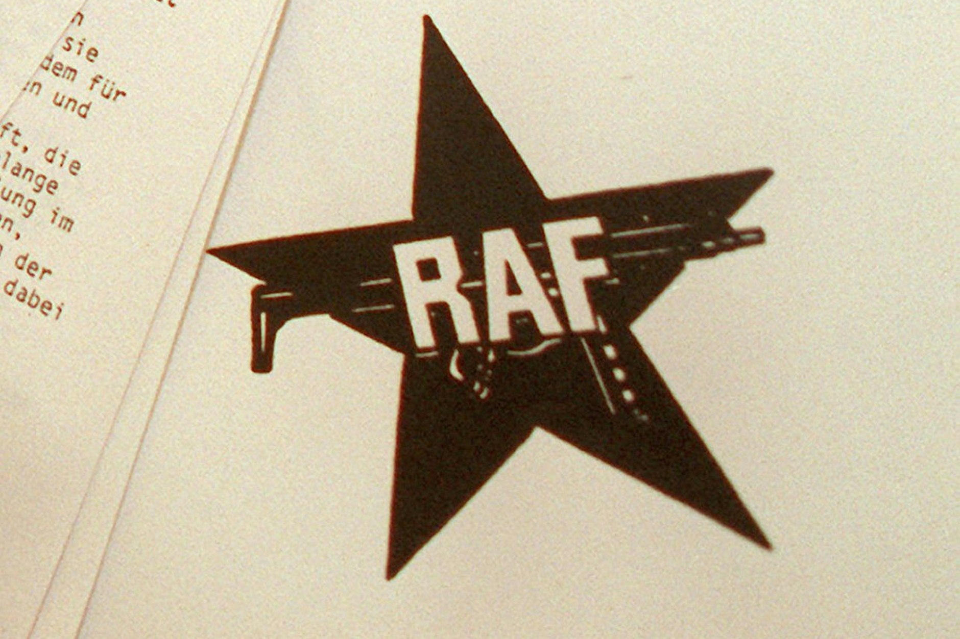 Symbol der RAF auf einem Schreiben der Rote-Armee-Fraktion (RAF). (Archivbild)