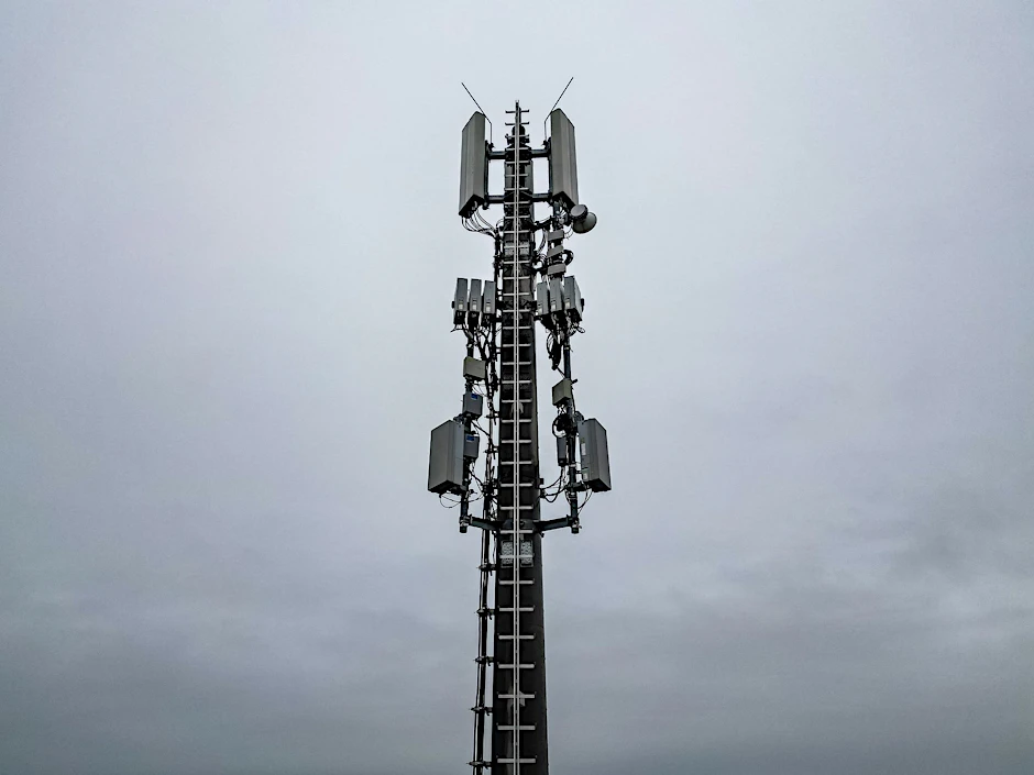 ARCHIV - Die Anbieter Vodafone und Telekom aktivierten ihre Netze im Mobilfunkstandard der 5. Generation (5G) bereits 2019, O2 folgte 2020.  
