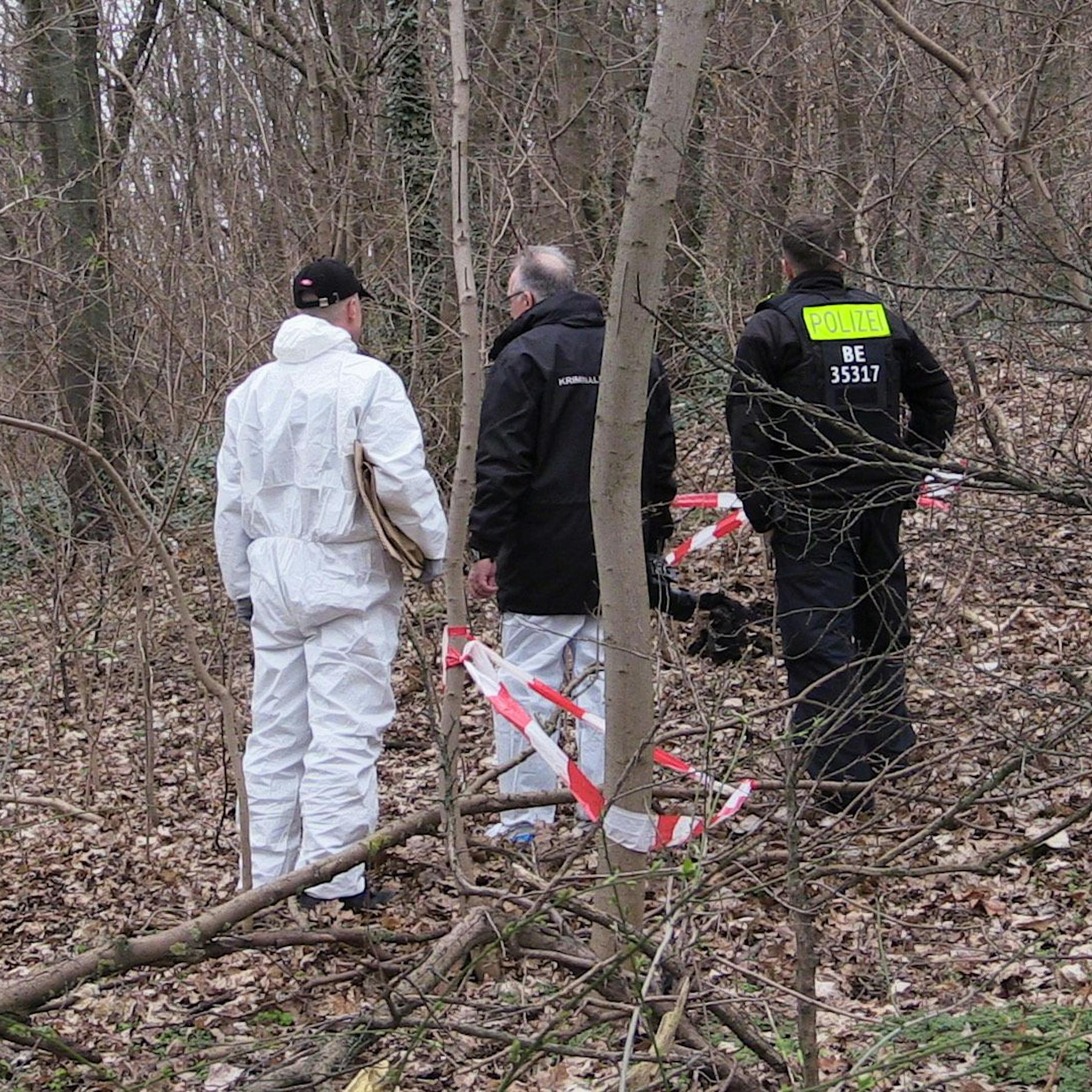 Schock-Fund: Frauen stoßen auf abgetrenntes Bein in Berliner Park!