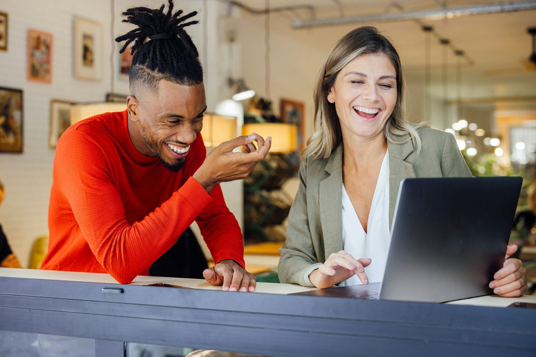 Stier, werfen Sie einen Blick in Ihr Horoskop für März und finden Sie heraus, was der Monat bringt.