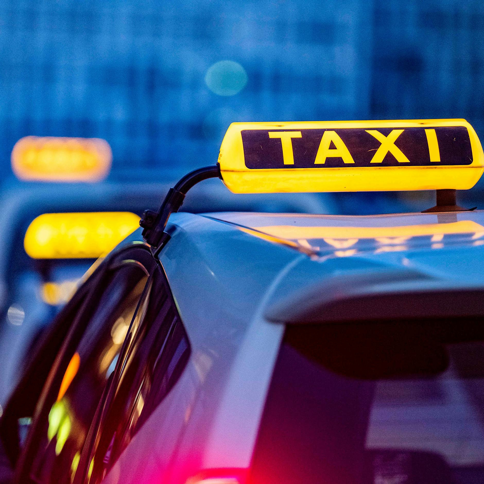 Lenny (14) in Berlin gestrandet: Taxifahrer bringt Jungen zur Mama