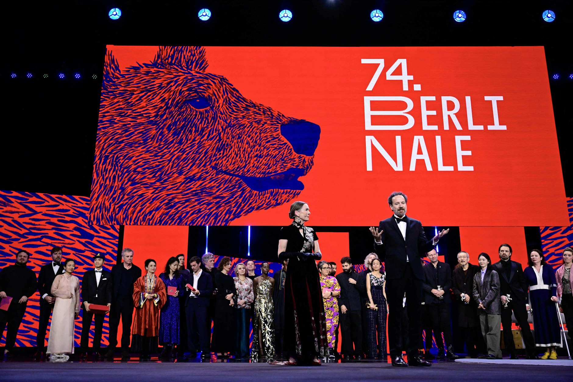 Das Leitungsduo der Berlinale, Mariette Rissenbeek und Carlo Chatrian, bei der Preisverleihung des Festivals.