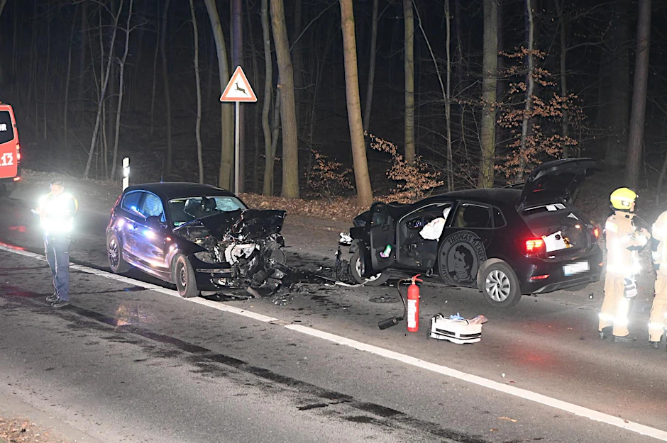 Zwei Frauen wurden bei einem Unfall auf der A111 in Reinickendorf verletzt.