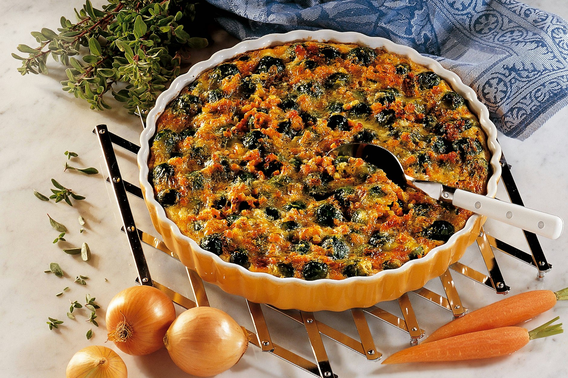 Probieren Sie das geniale Rezept für Rosenkohl-Gratin gleich mal aus.