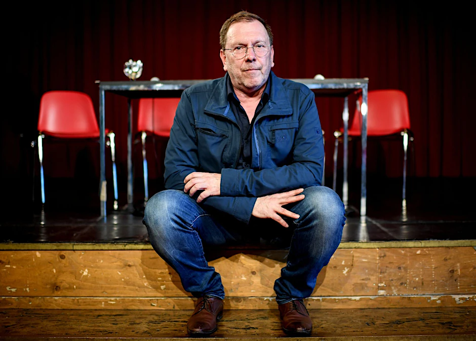 René Pollesch, Theatermacher und Intendant der Volksbühne, ist am Montagmorgen gestorben.