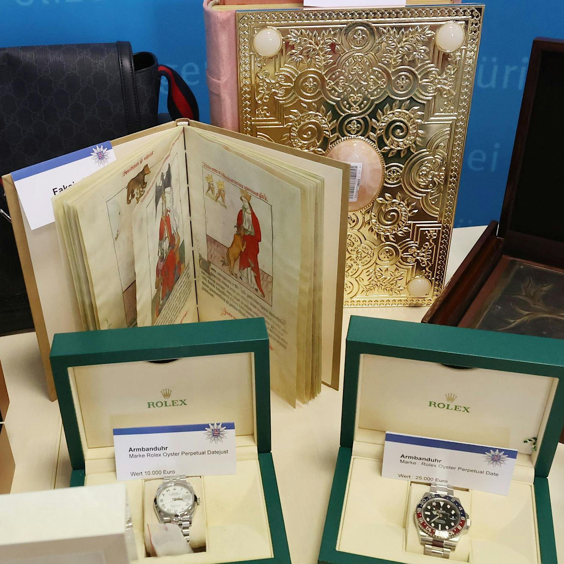 Opfer auch in Berlin: Millionenbetrug mit angeblich wertvollen Büchern aufgedeckt