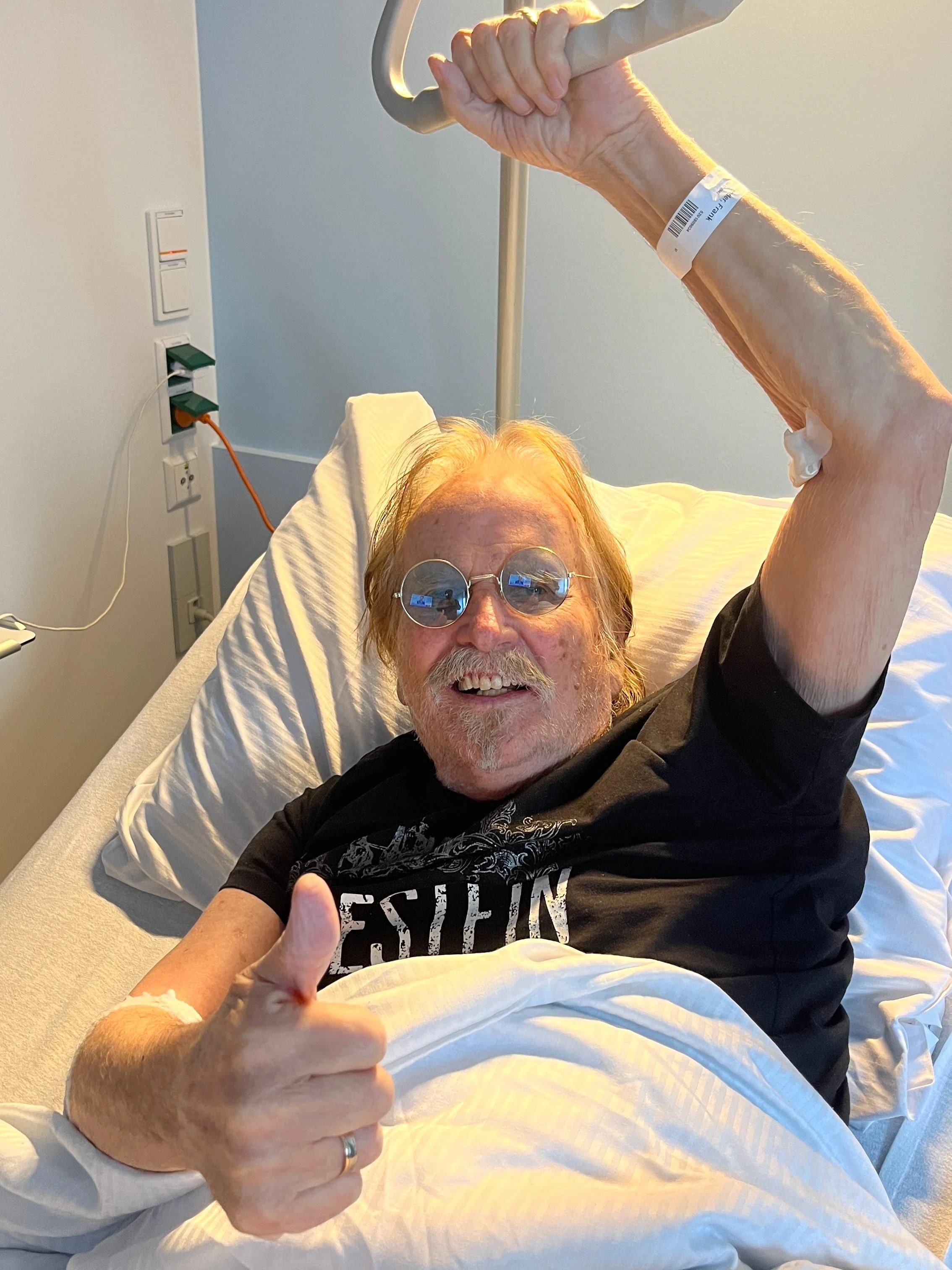 Musiker Frank Zander sendet aus dem Krankenhausbett einen Gruß.&nbsp;