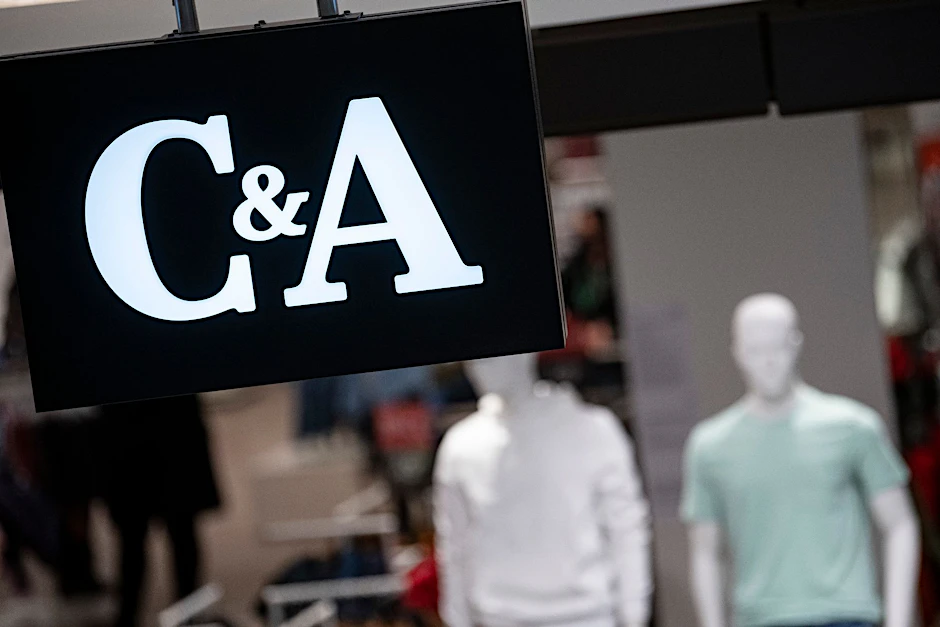 ARCHIV - C&A betrieb Ende vergangenen Jahres 1300 Filialen in 17 Ländern.  