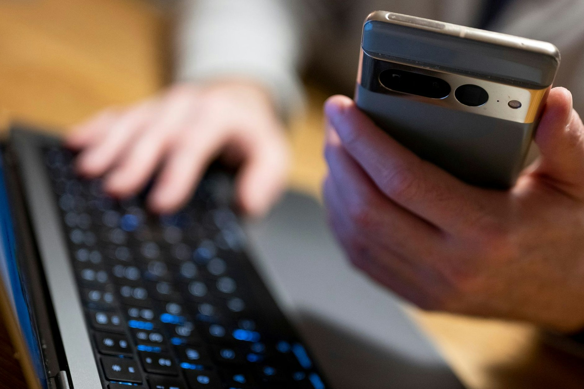 81 Prozent der Befragten sind der Ansicht, dass Desinformation eine Gefahr für die Demokratie und den gesellschaftlichen Zusammenhalt bedeutet.