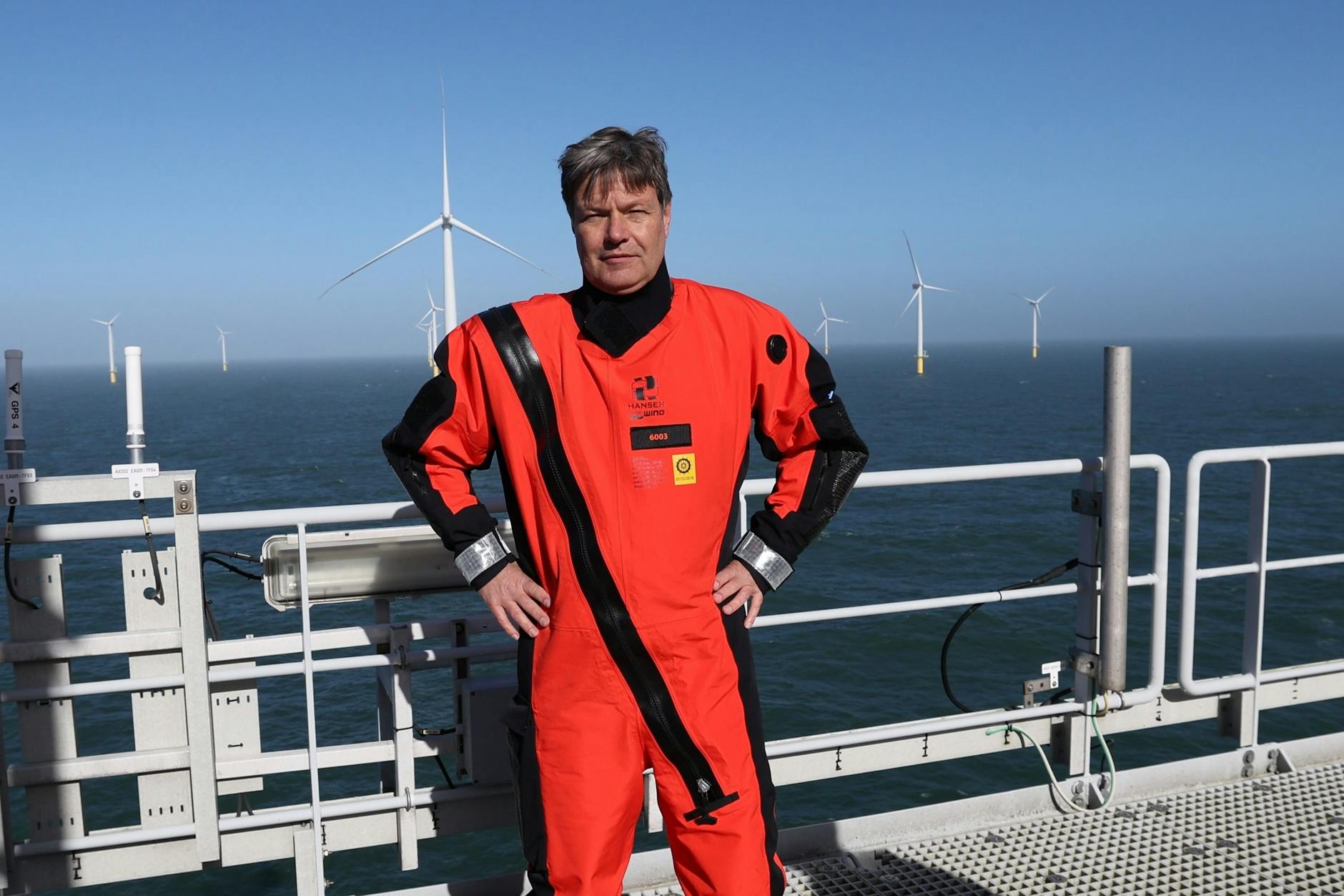 Wirtschaftsminister Robert Habeck (Grüne) will bestimmten Industriezweigen die Speicherung von CO₂ auf hoher See erlauben. Für Kohlekraftwerke soll sie weiter verboten bleiben.