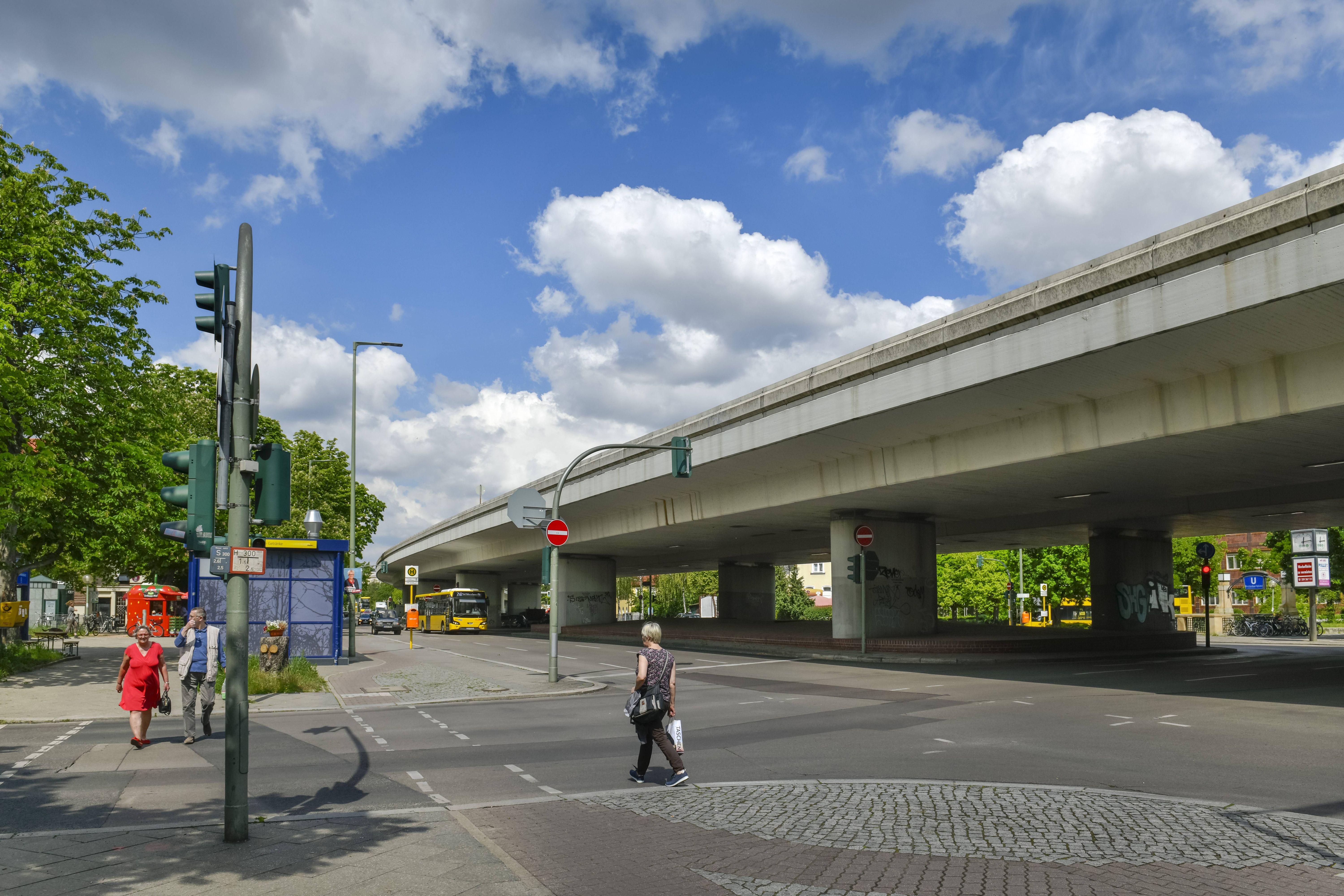 Rückbau statt Neubau: Autobahn-Abrissparty auf der Breitenbachplatz-Brücke am Sonntag