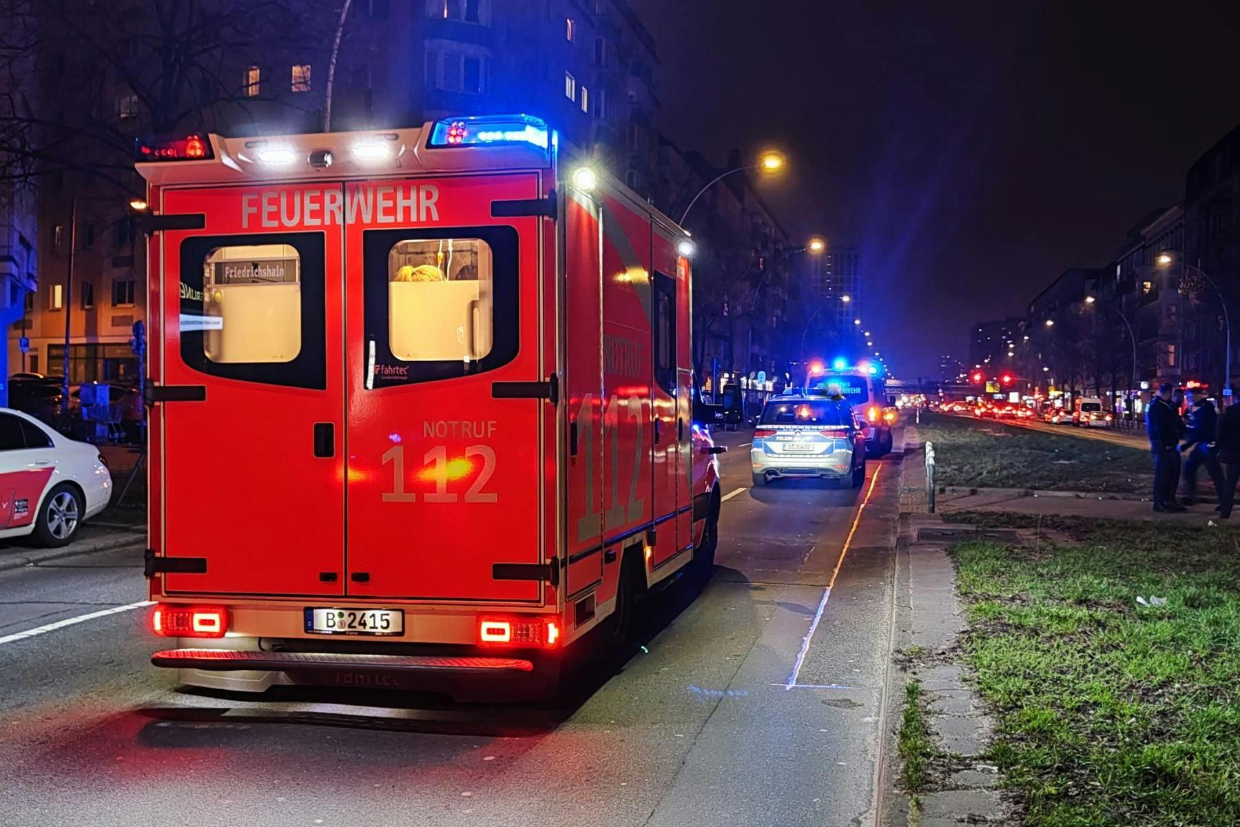 Auf der Frankfurter Allee kam es in der Nacht zum Mittwoch zu einem folgenschweren Crash, ein Radfahrer wurde hier schwer verletzt.