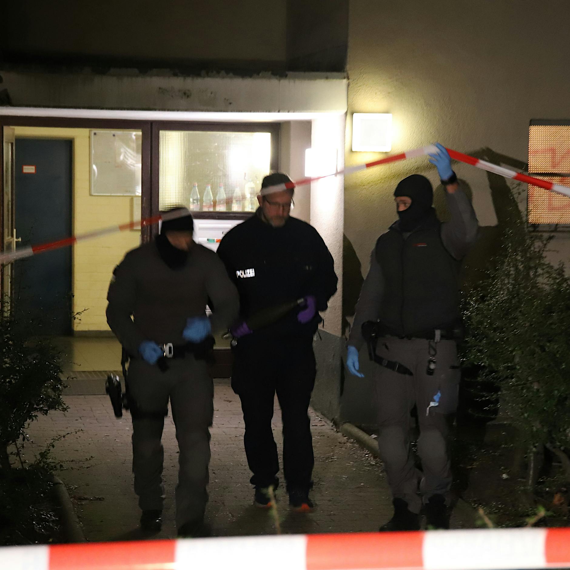 RAF-Terroristin Daniela Klette: Polizei Berlin räumt Wohnhaus wegen Sprengstoffalarm – Granate gefunden