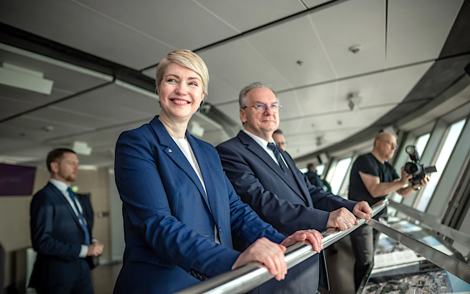 Beim Besuch der Ost-Ministerpräsidenten um Manuela Schwesig und Reiner Haseloff kam der Fernsehturm mal wieder als Berliner Wahrzeichen zu Ehren.