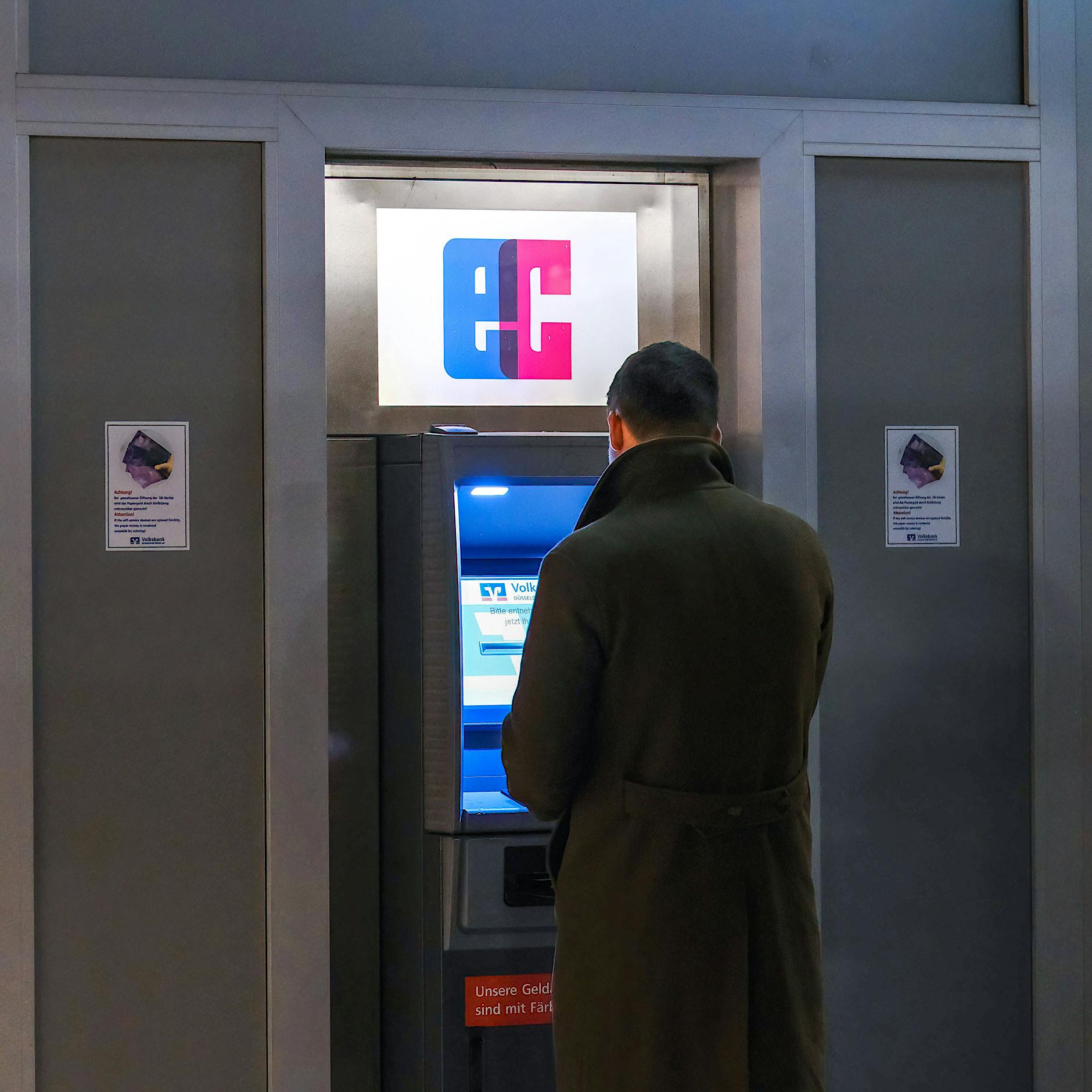 Ampel einigt sich auf Bezahlkarte für Asylbewerber: Das sagt der Ost-Landrat, der sie schon hat