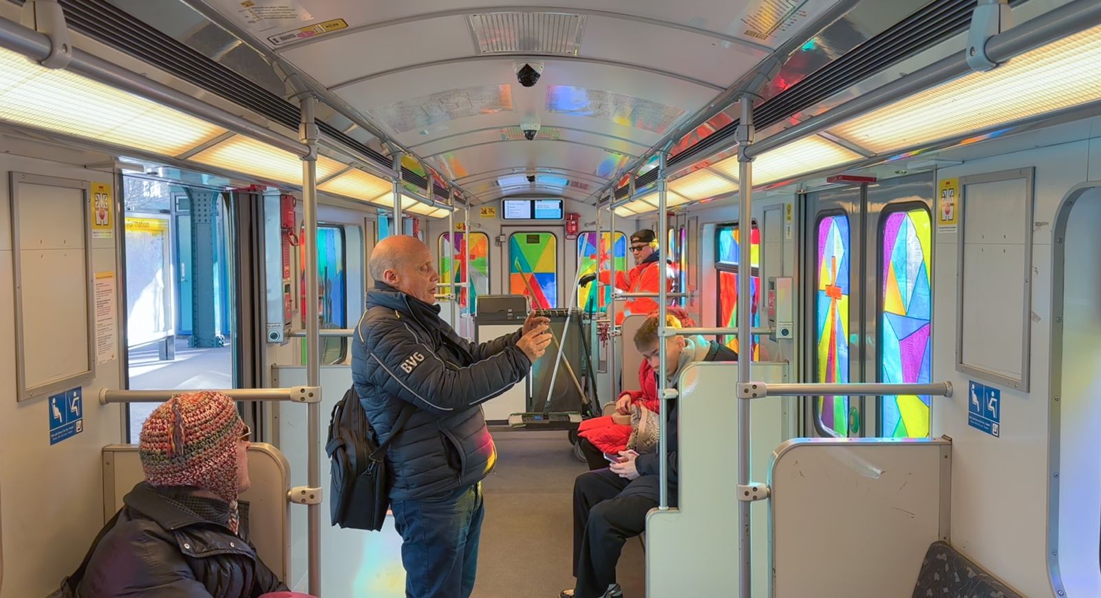 Krasse Kunstaktion in der Berliner U-Bahn-Linie 3 – so reagiert die BVG