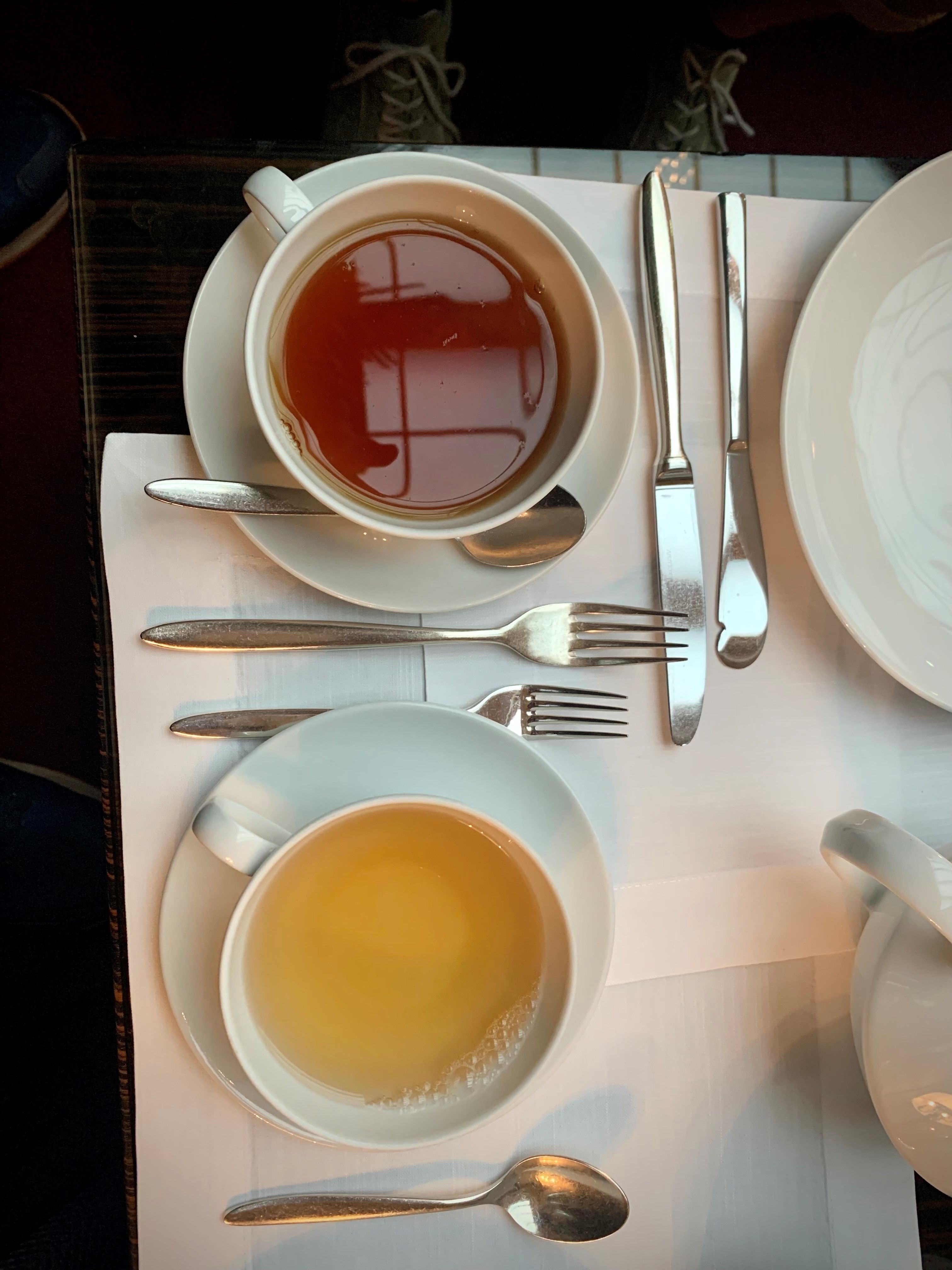 Teerausch in Berlin oder: Mit dem Bodyguard auf die Hoteltoilette